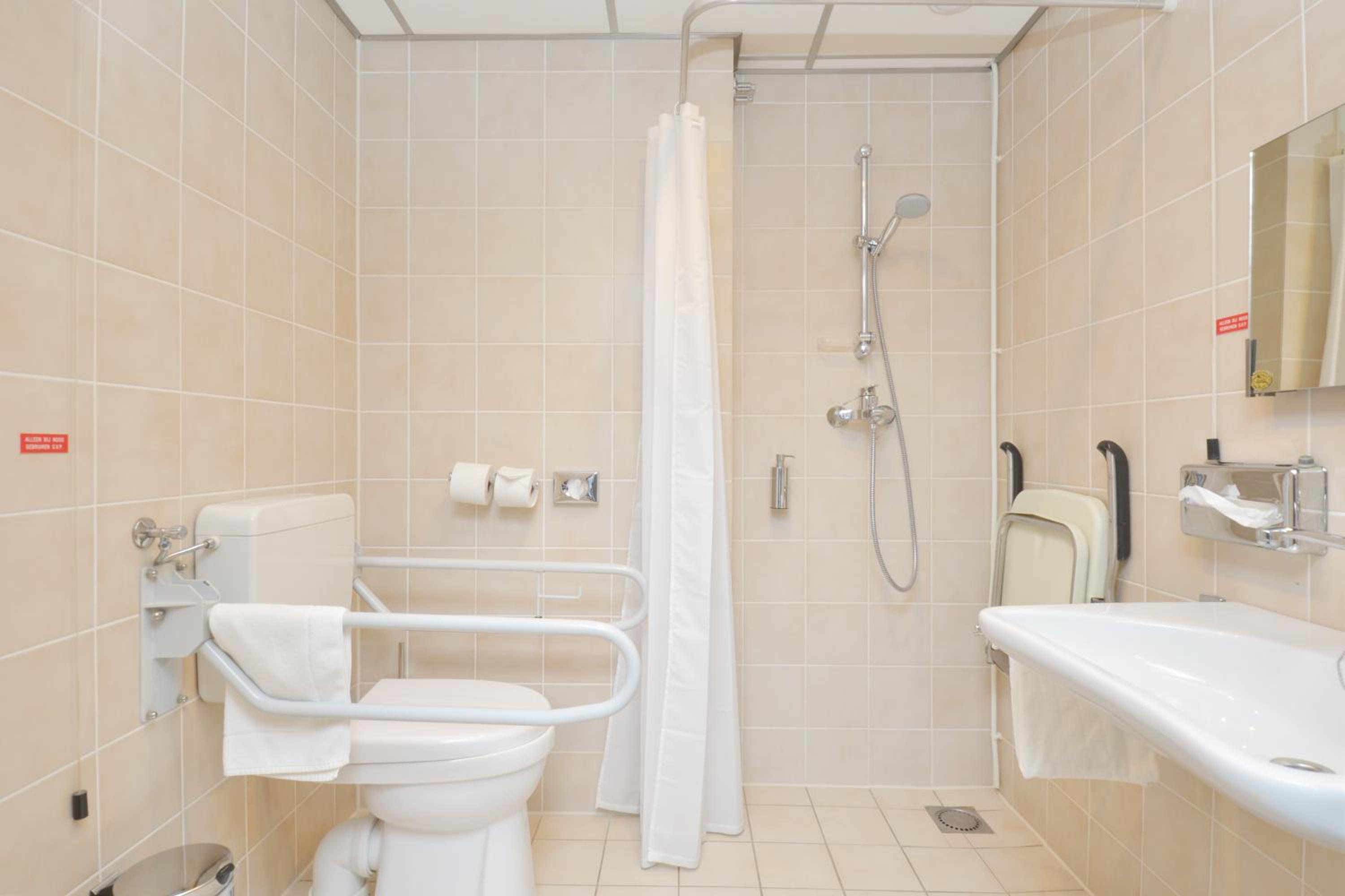 Double Room - Disability Access photo 3