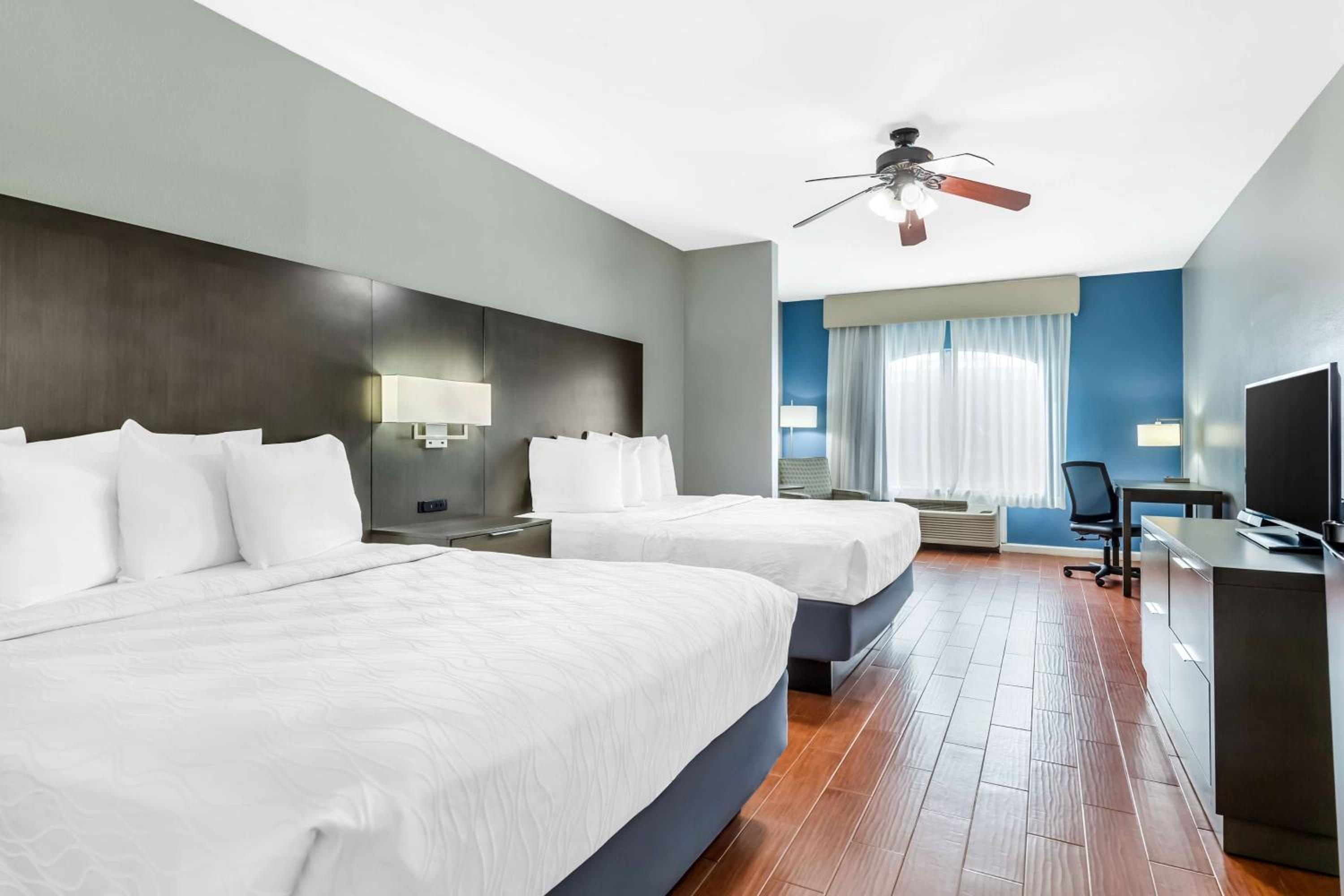 Queen Room with Two Queen Beds - Non-Smoking photo 1