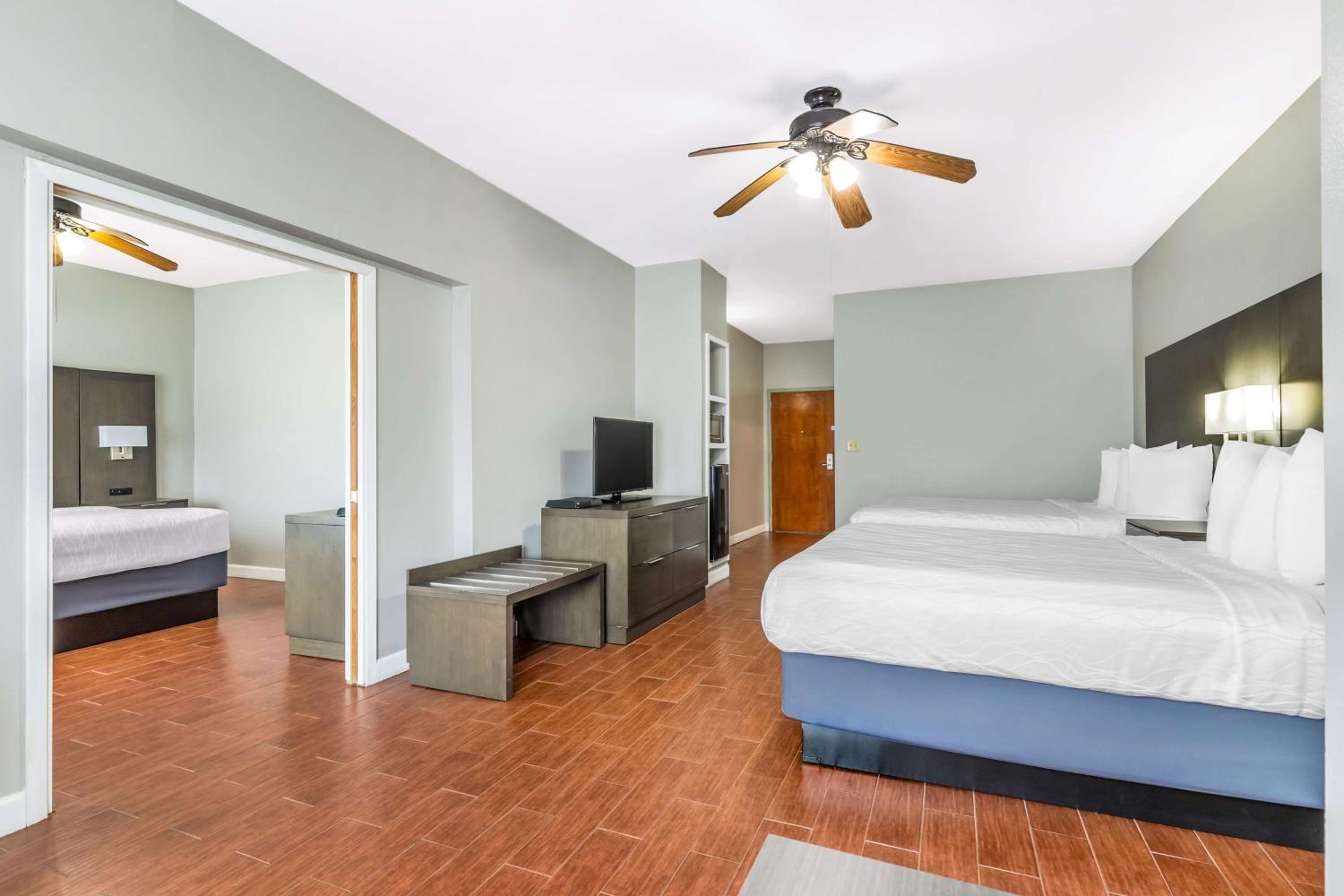 Two-Bedroom Suite - Non-Smoking photo 3