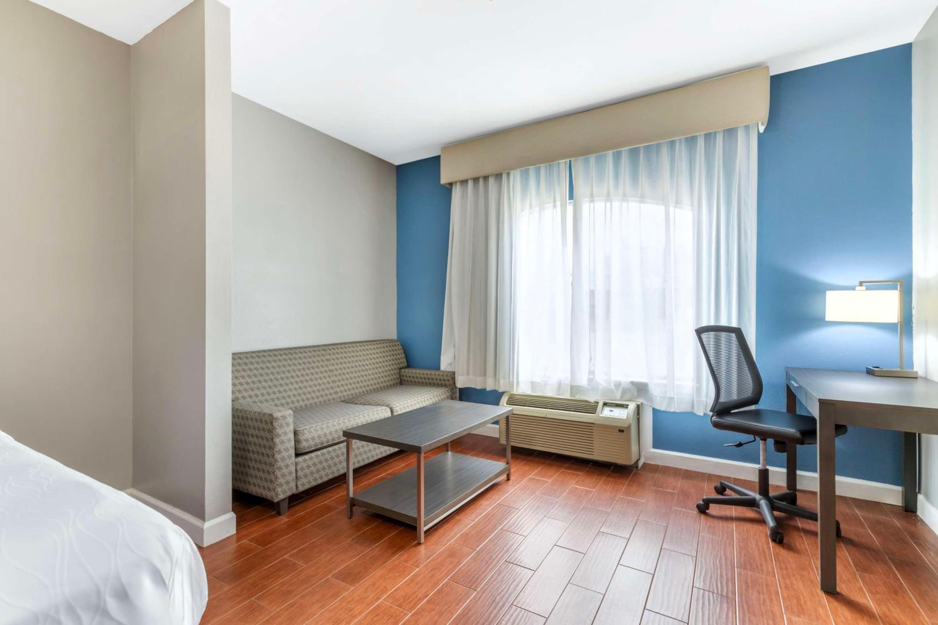 Two-Bedroom Suite - Non-Smoking photo 2