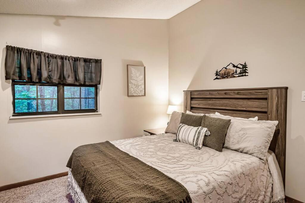 Three-Bedroom House photo 3