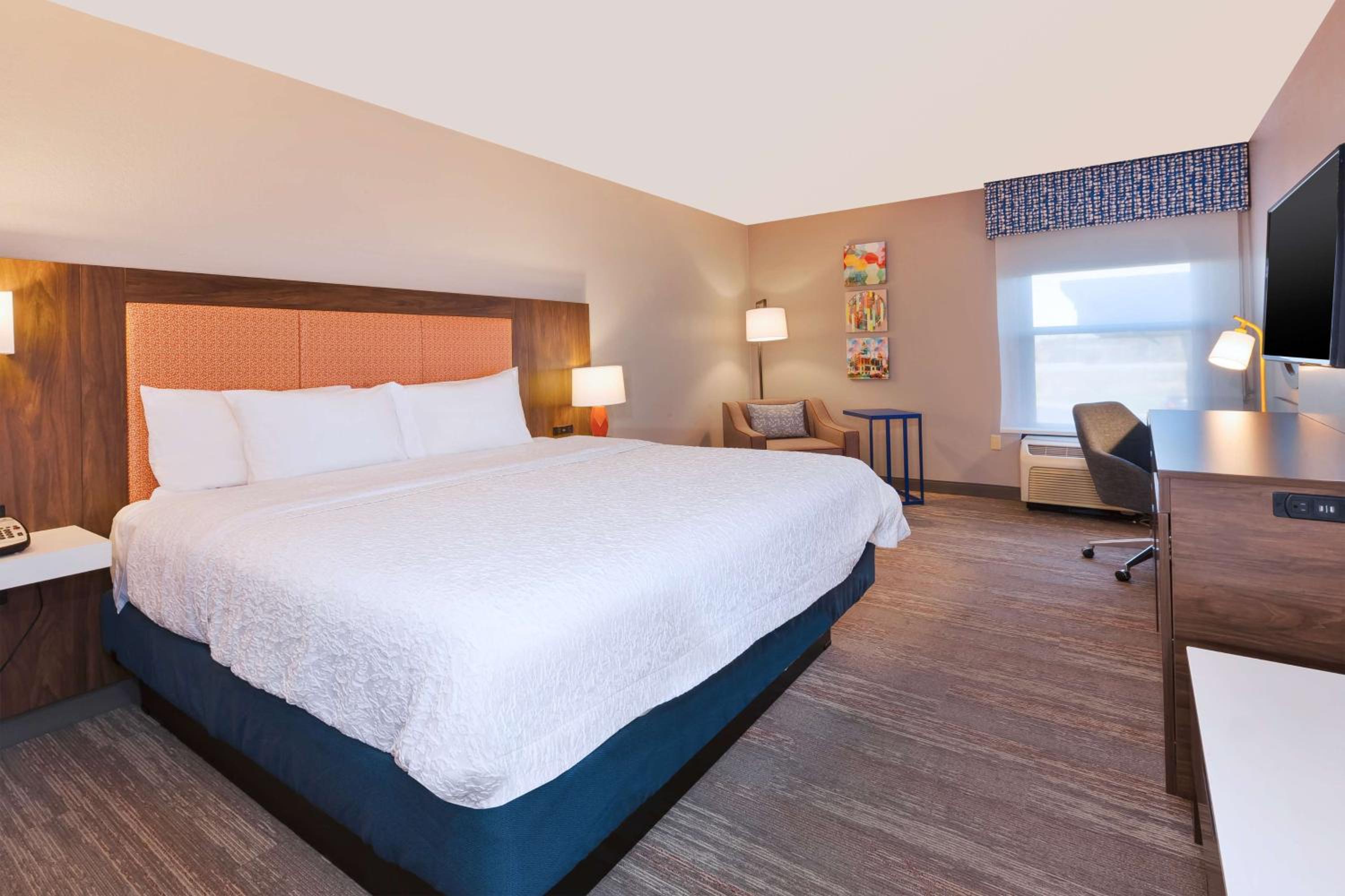 King Room with King Bed - Non-Smoking - Photo 1