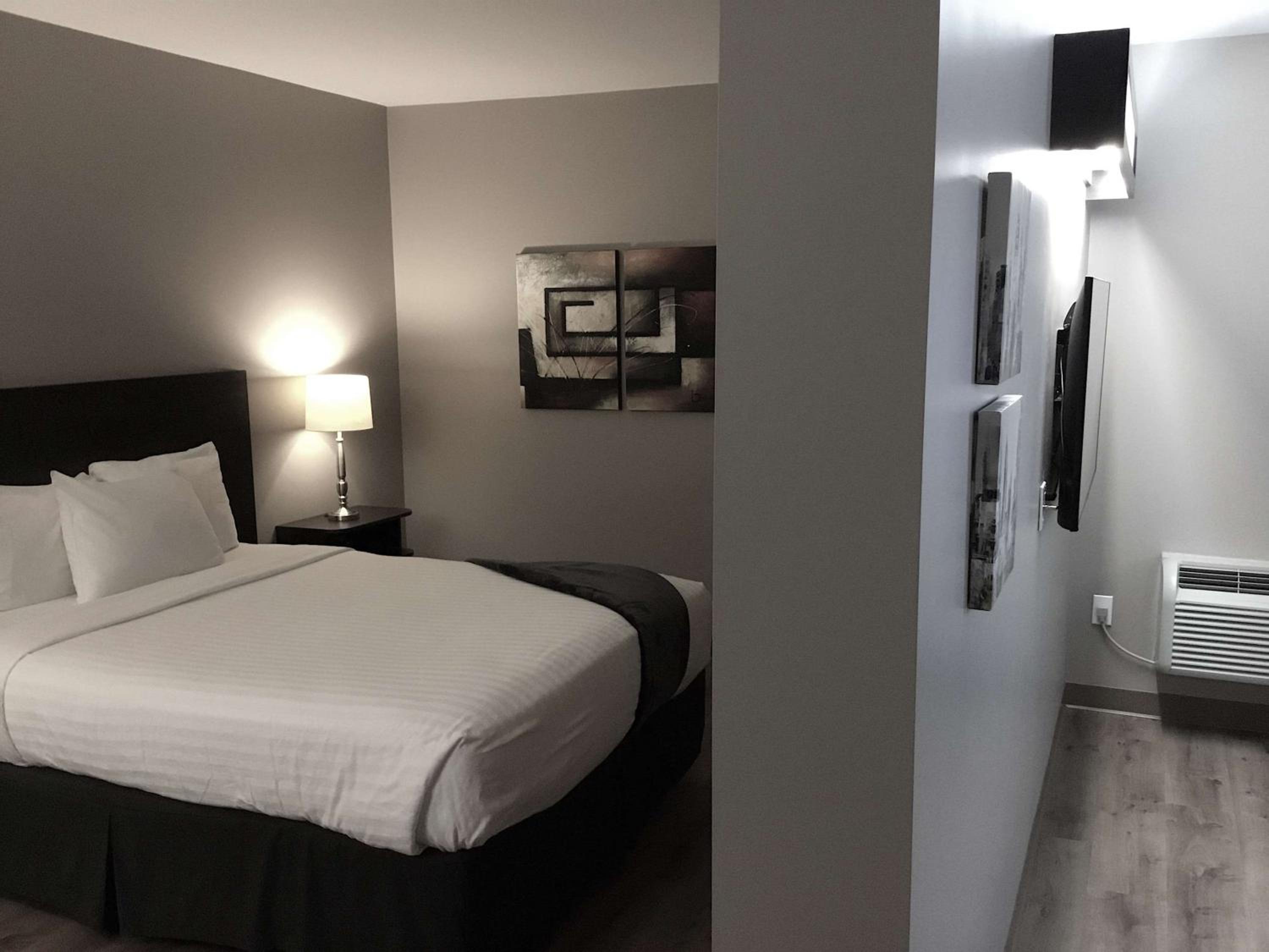King Suite with Kitchenette - Photo 1