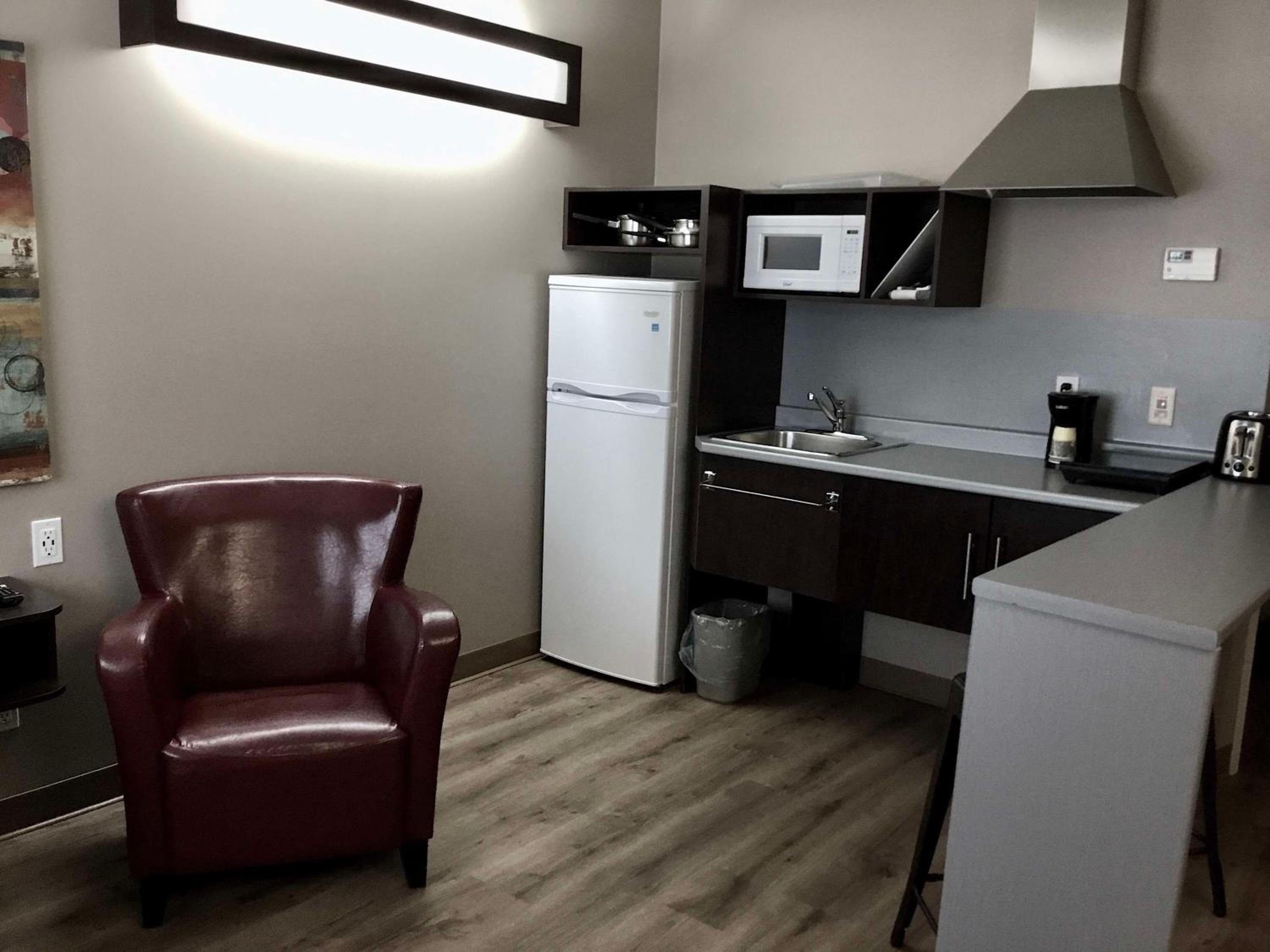 King Suite with Kitchenette - Photo 2