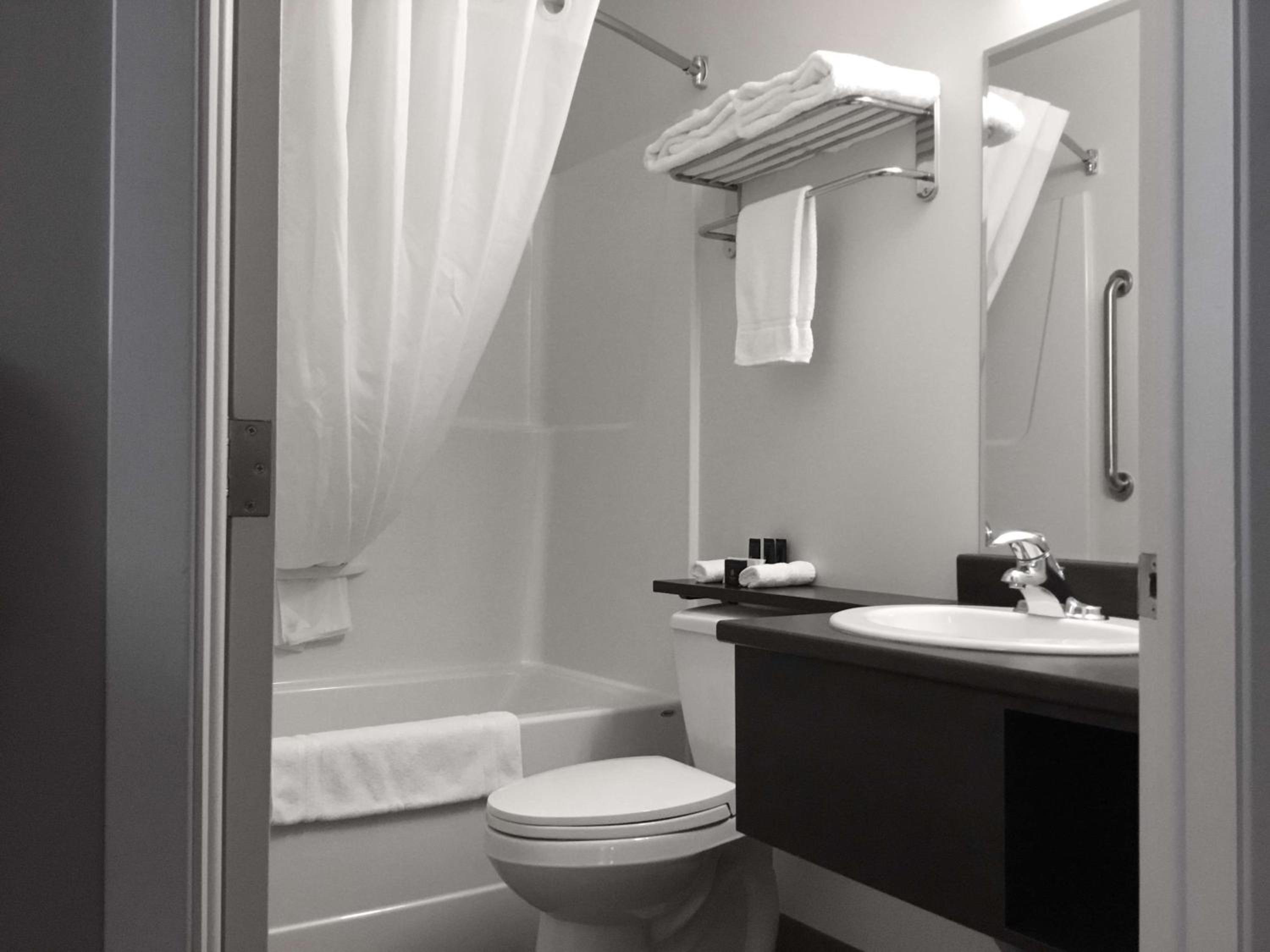 King Suite with Kitchenette - Photo 4