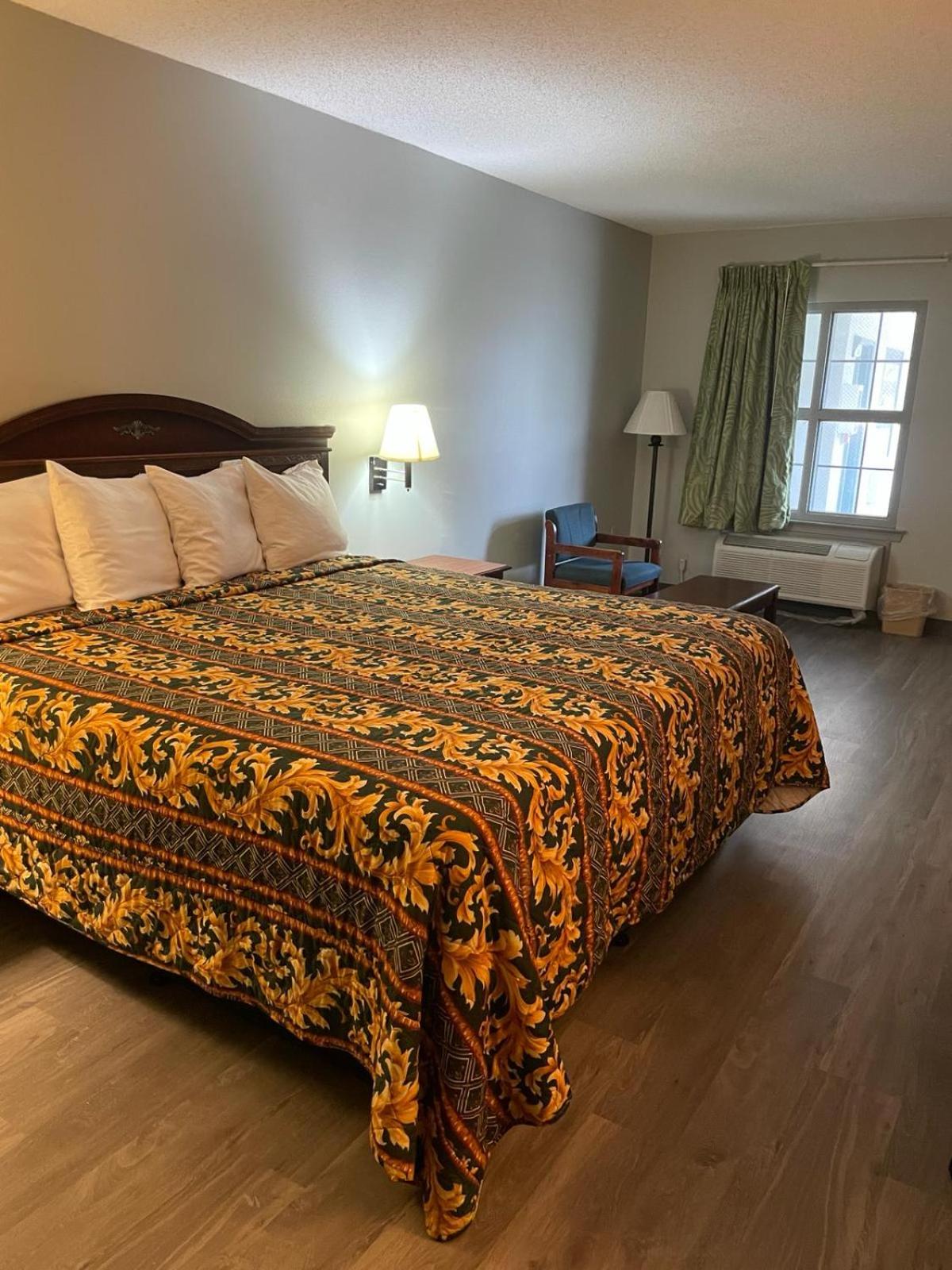 Standard King Room - Photo 1