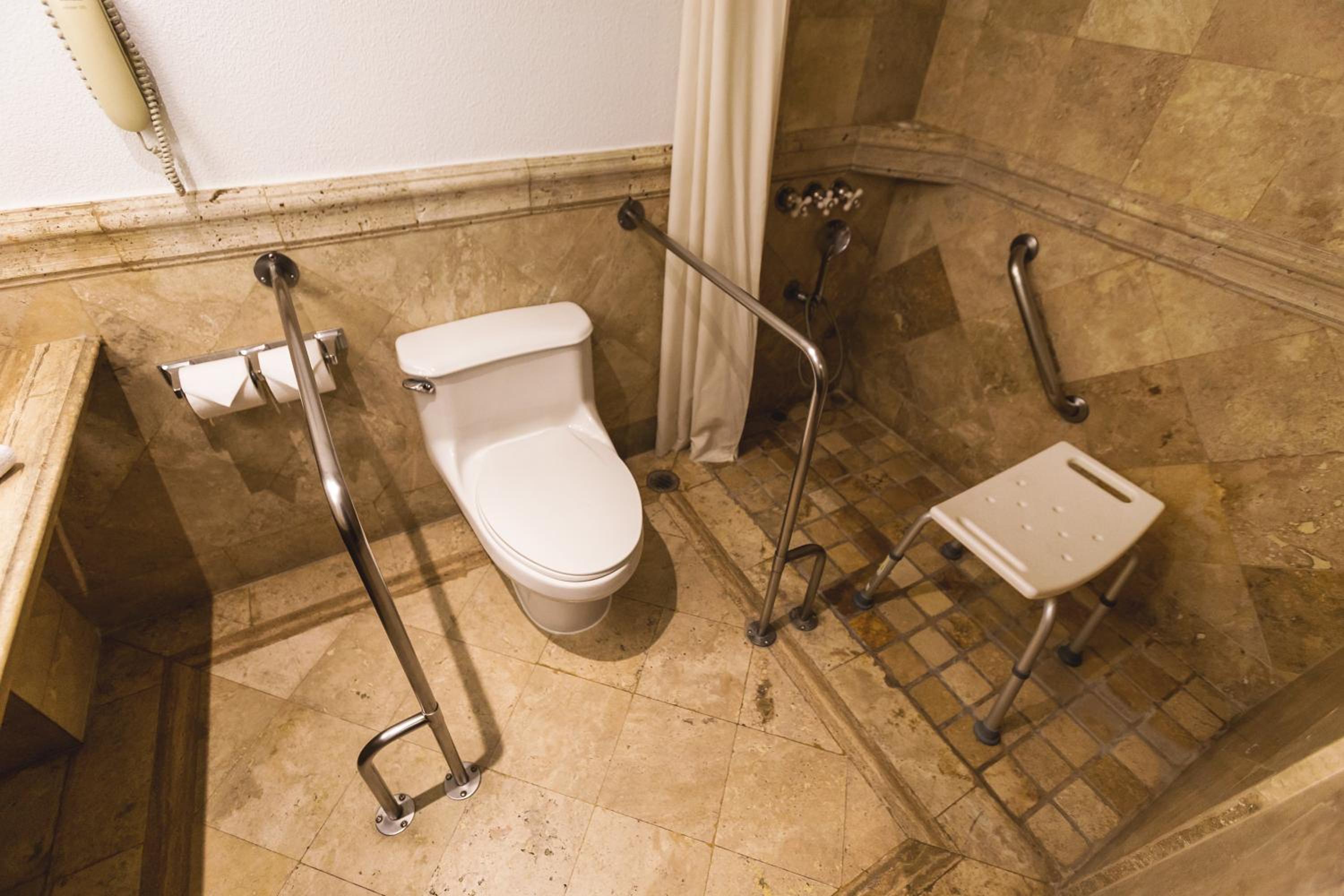 Accessible Standard King - Photo 6