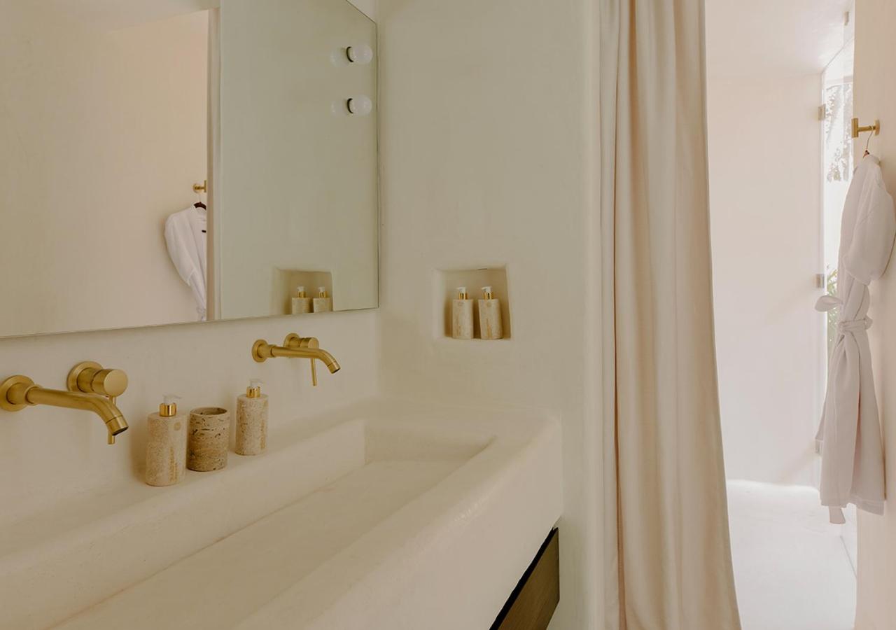 Superior King Room - Photo 9