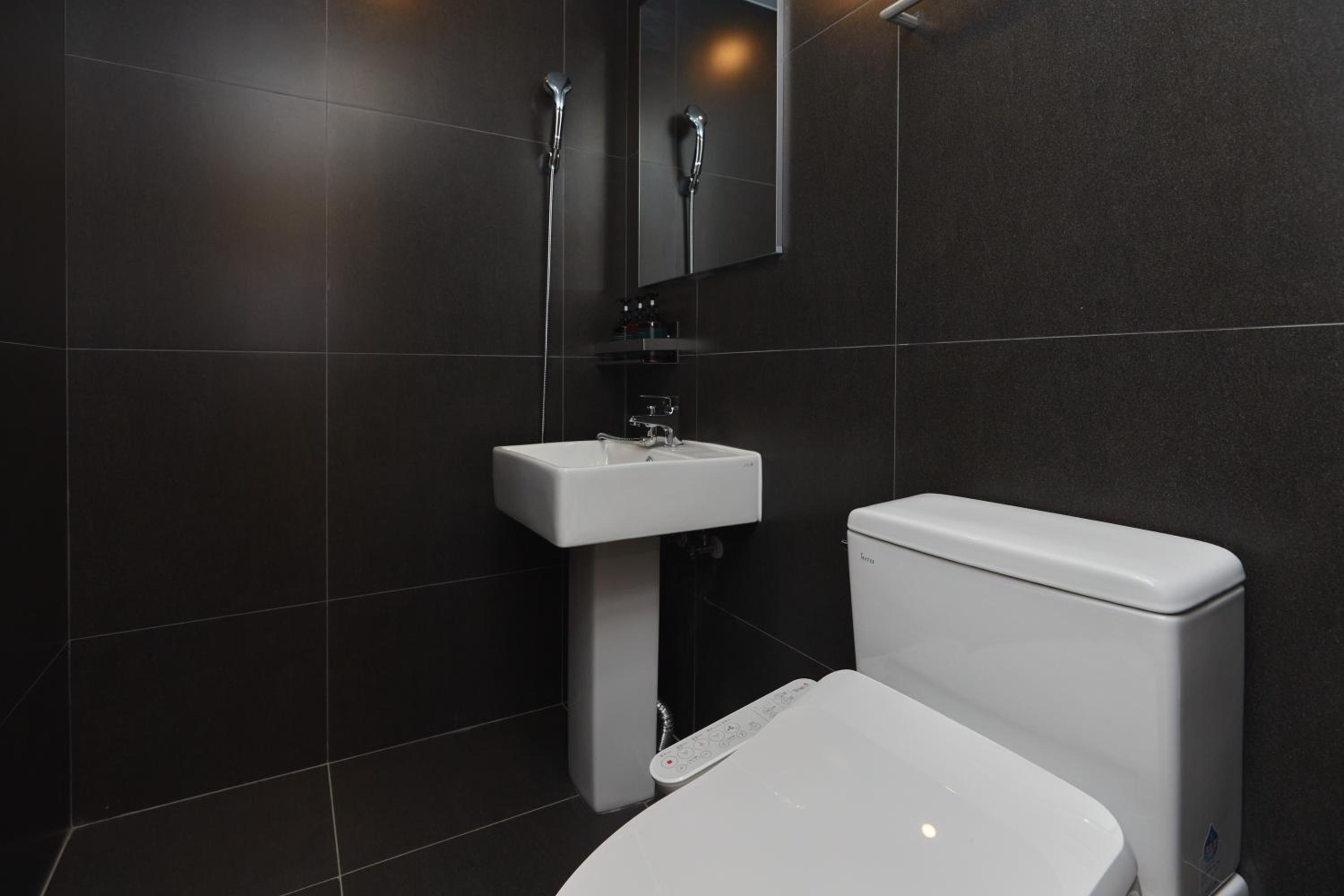 Standard Double Room A - Photo 5
