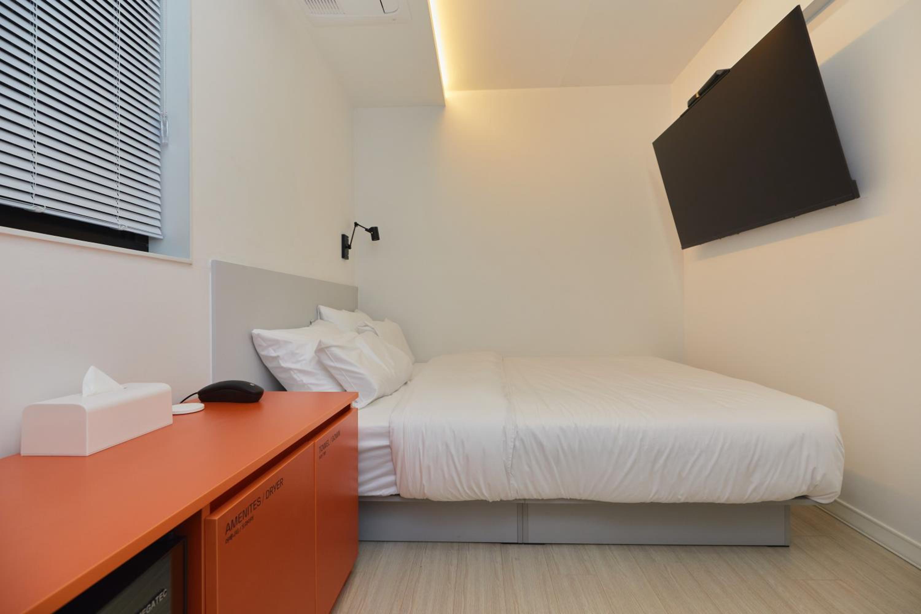 Standard Double Room A - Photo 12