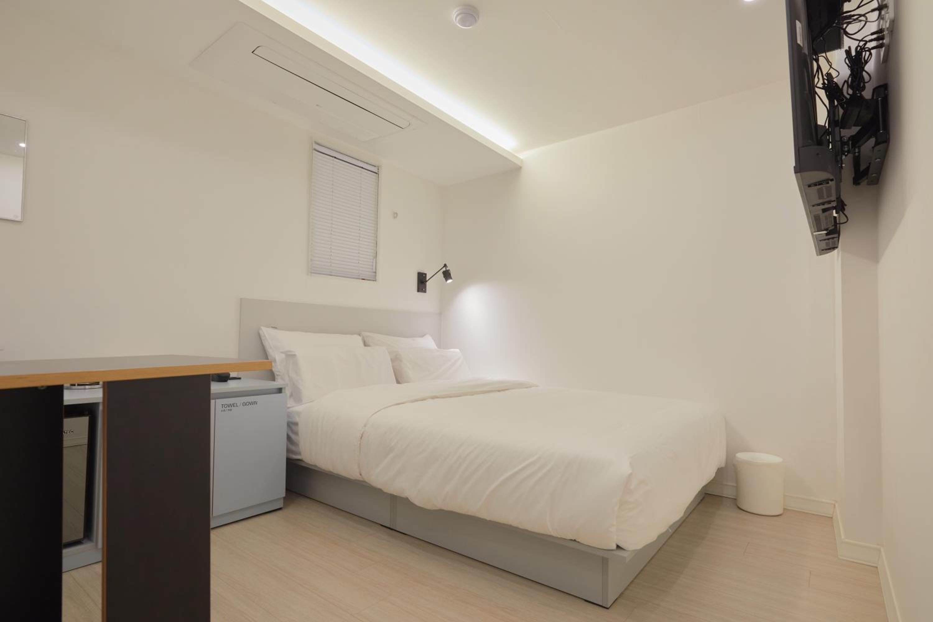 Standard Double Room A - Photo 14