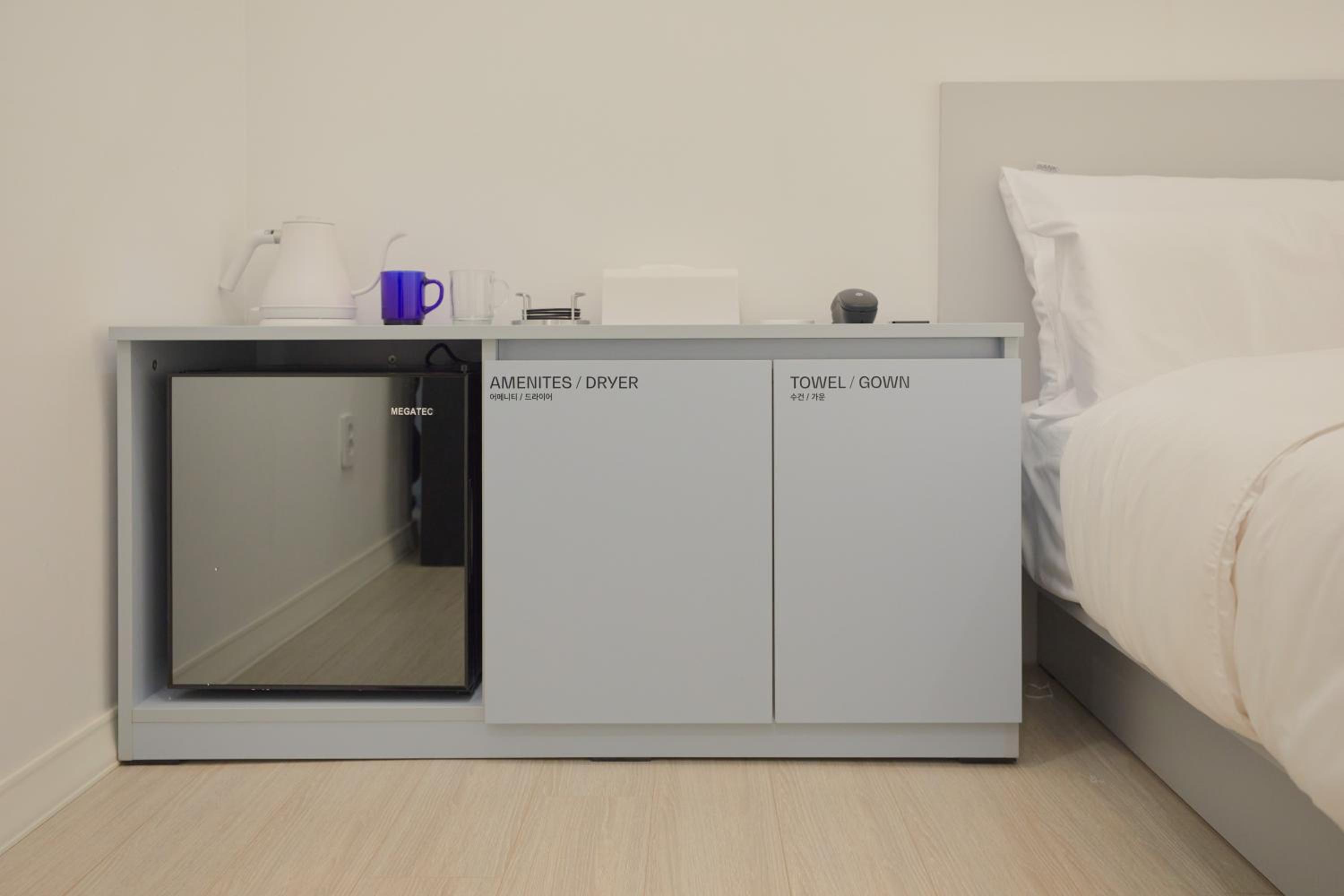 Standard Double Room A - Photo 9