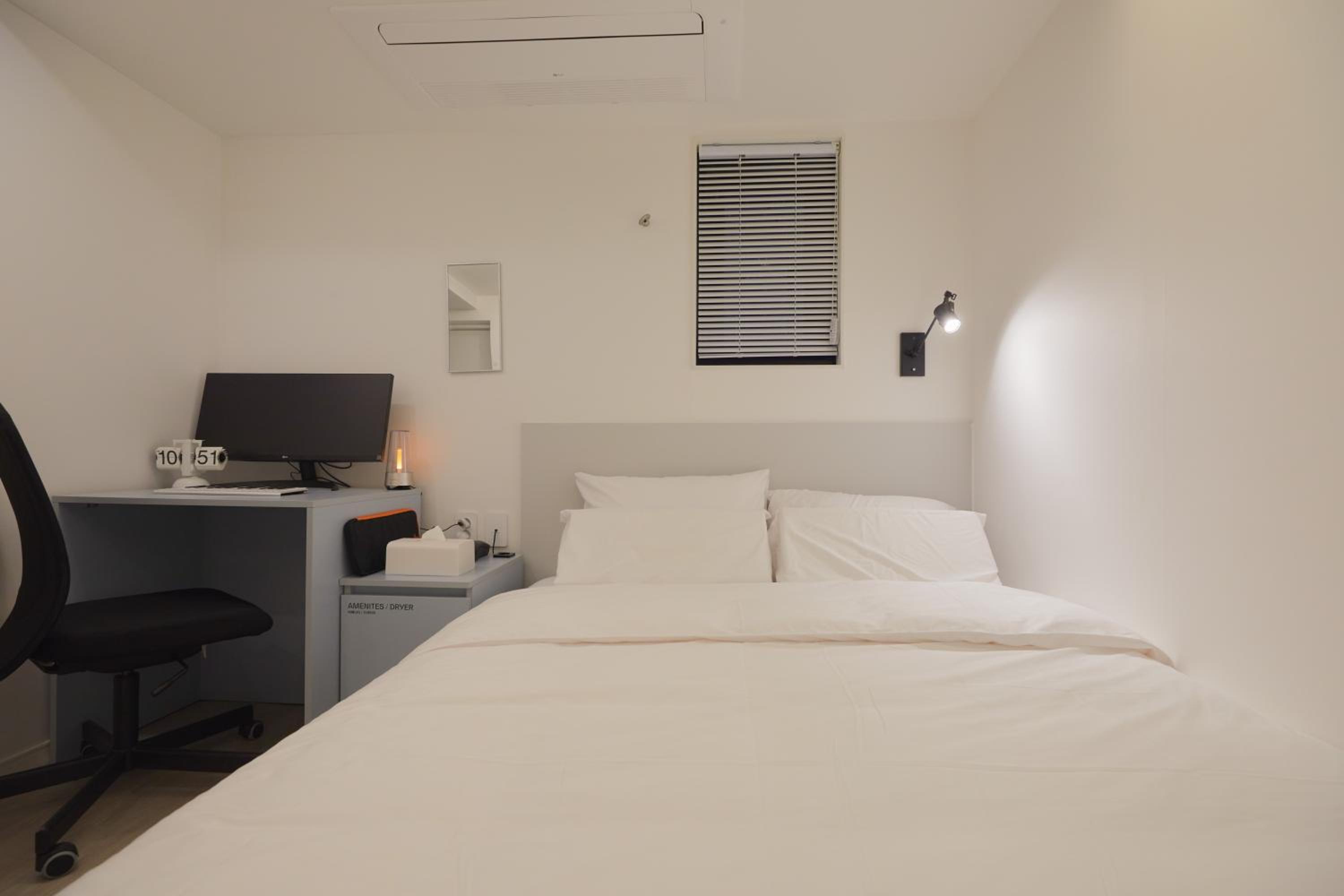 Standard Double Room A - Photo 23