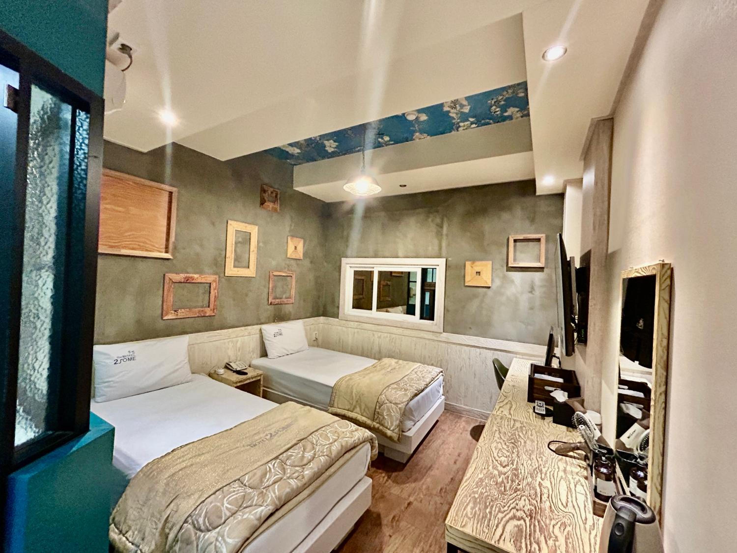 Twin Room - Photo 6
