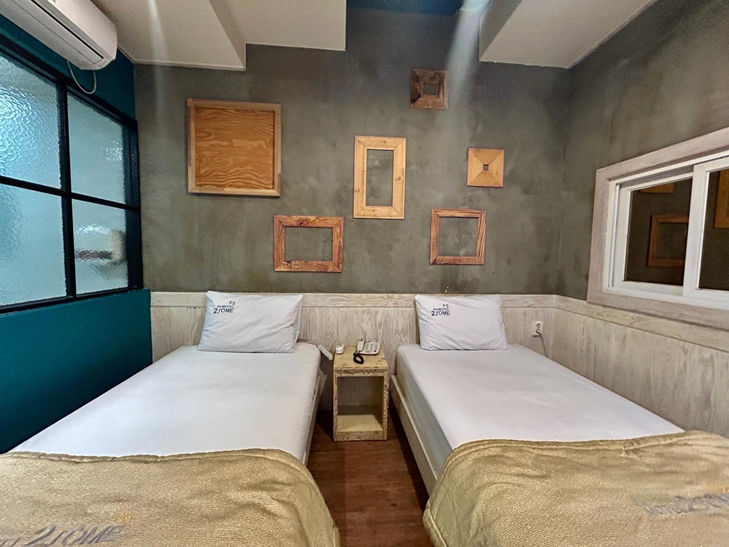 Twin Room - Photo 4