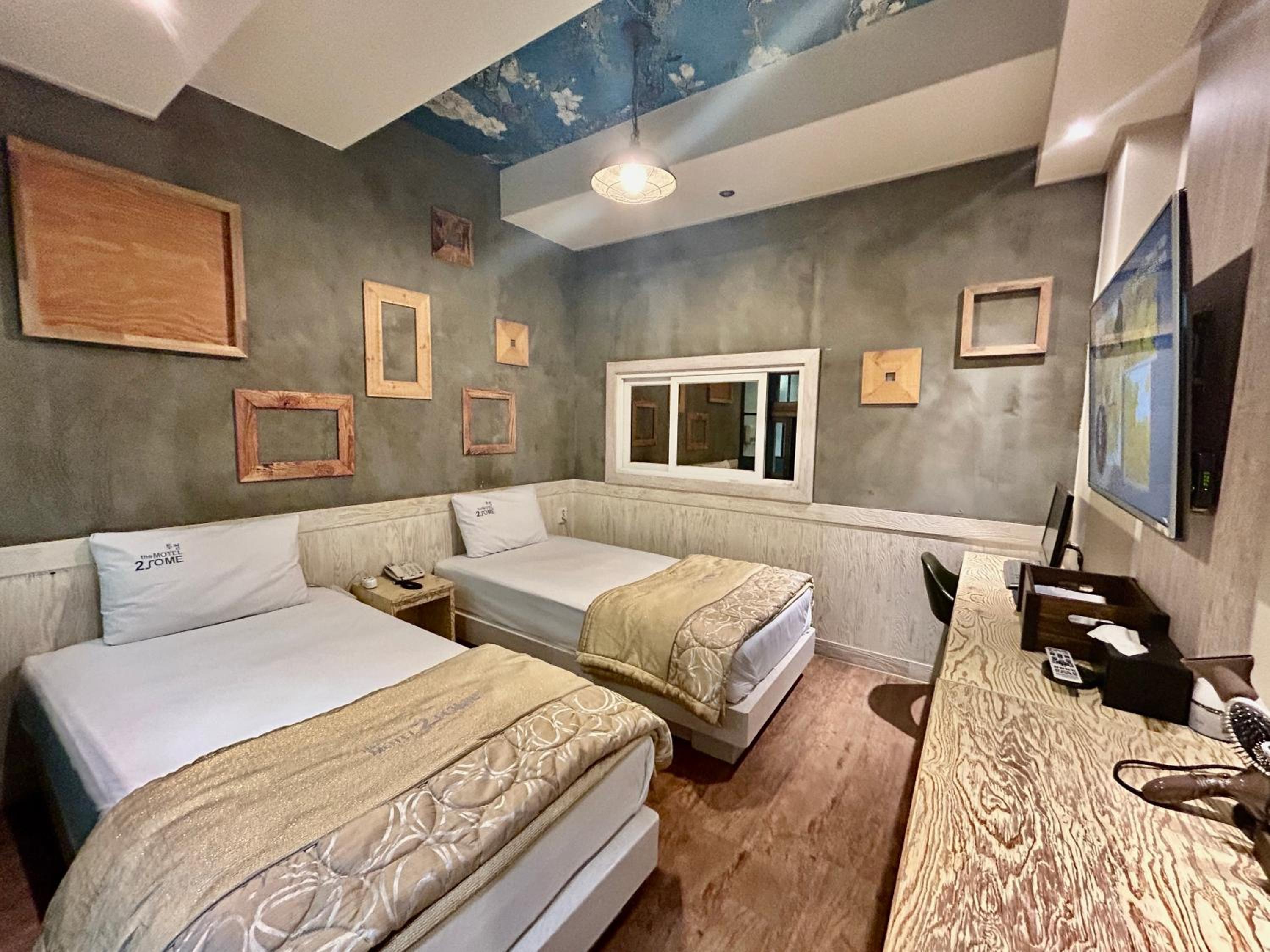 Twin Room - Photo 3