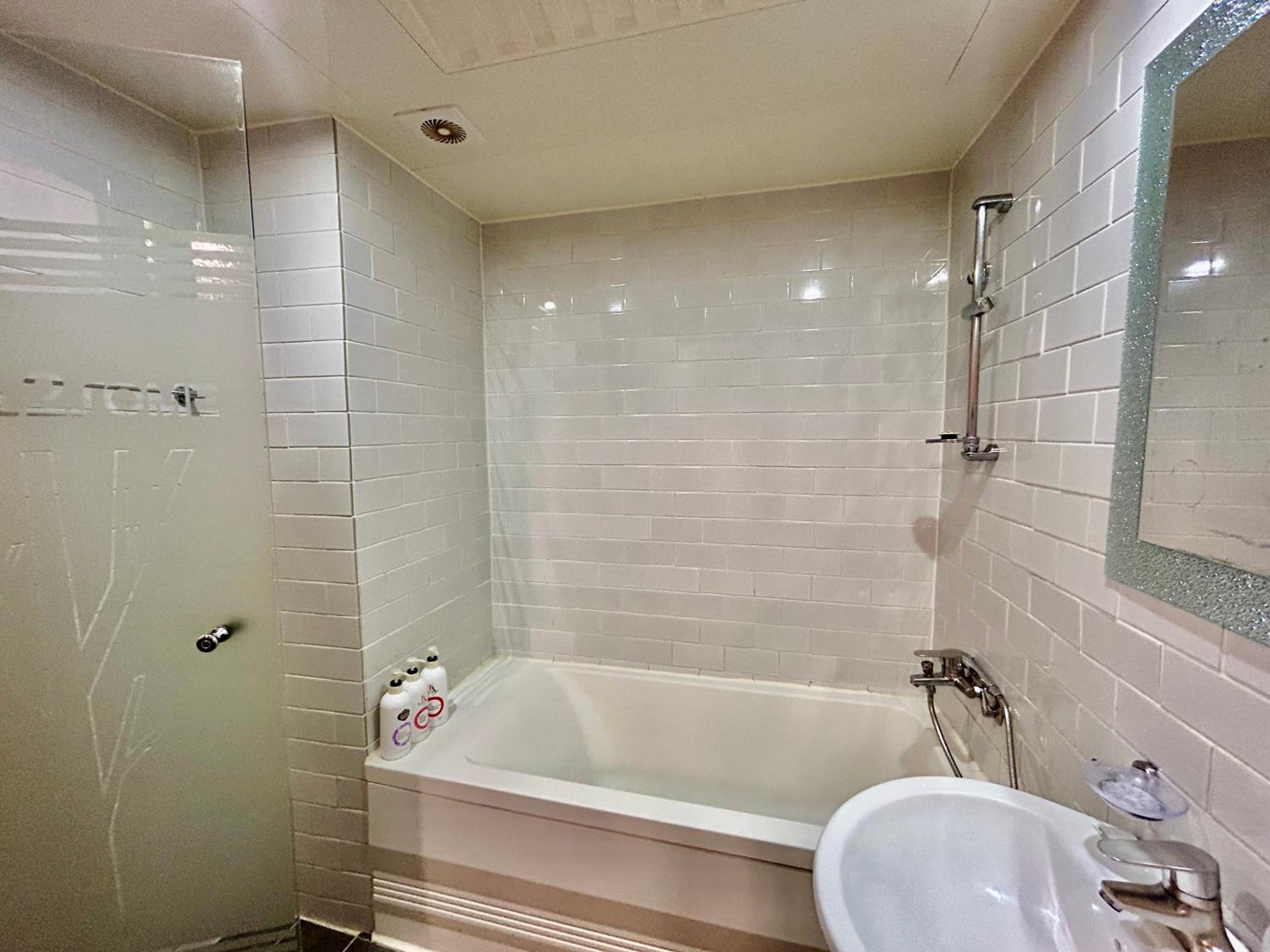 Standard Double Room - Photo 7