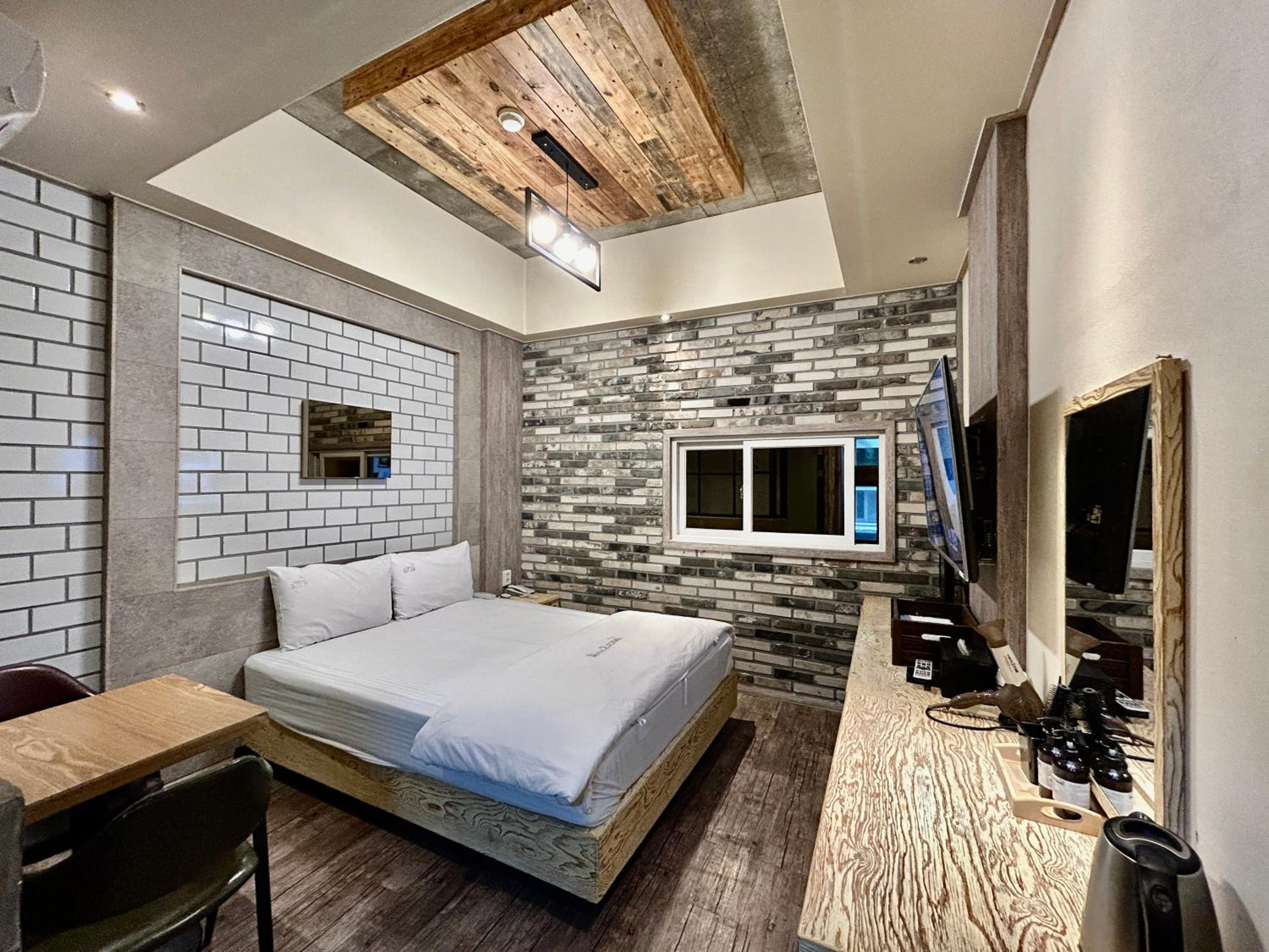 Standard Double Room - Photo 2