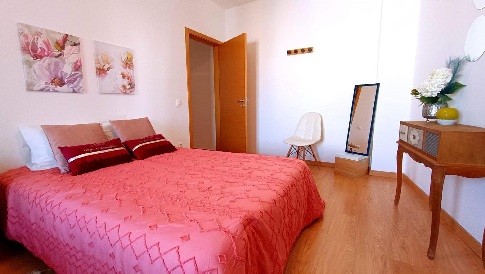 One-Bedroom Apartment photo 2
