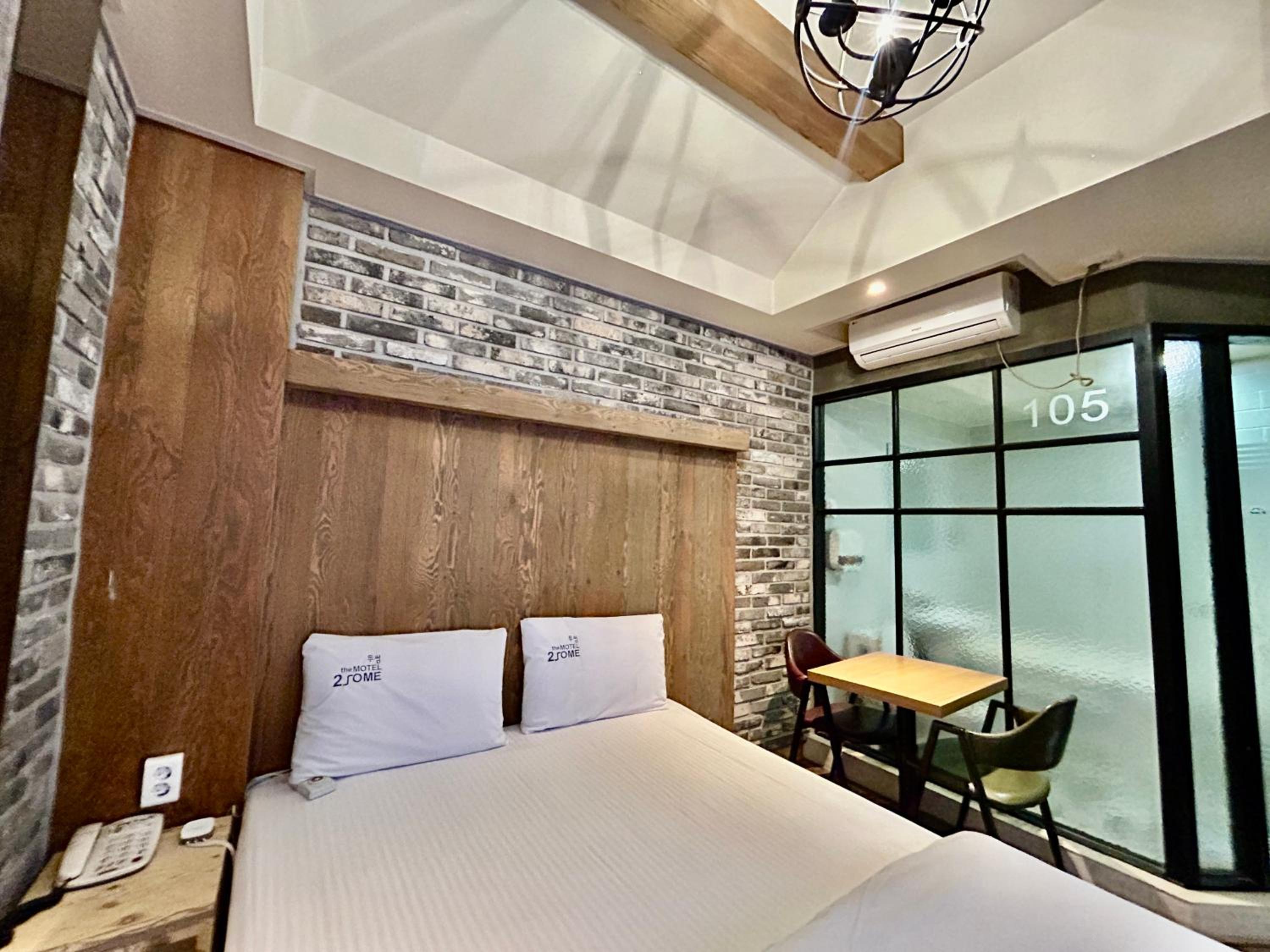 Deluxe Room - Photo 3