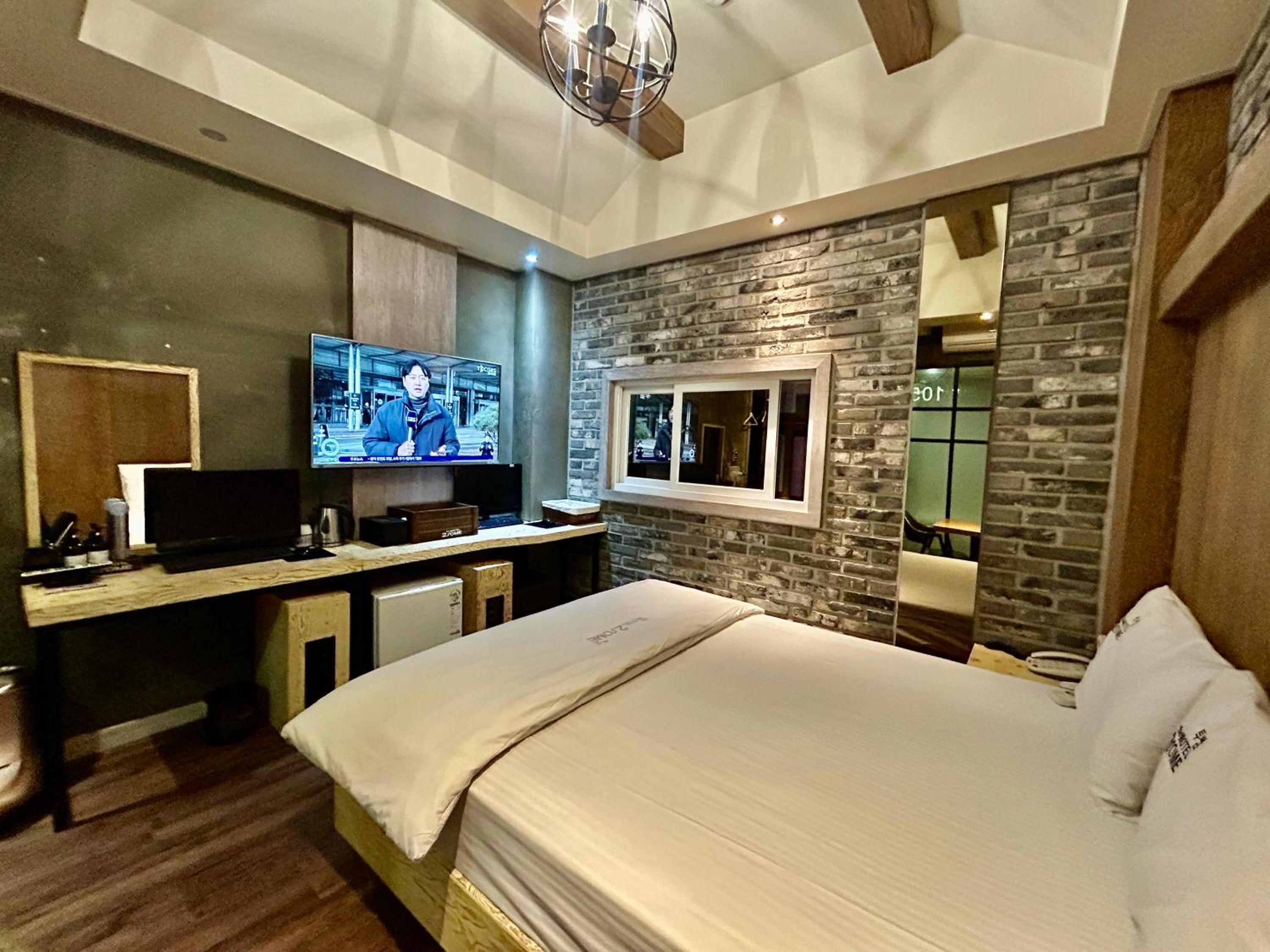 Deluxe Room - Photo 1