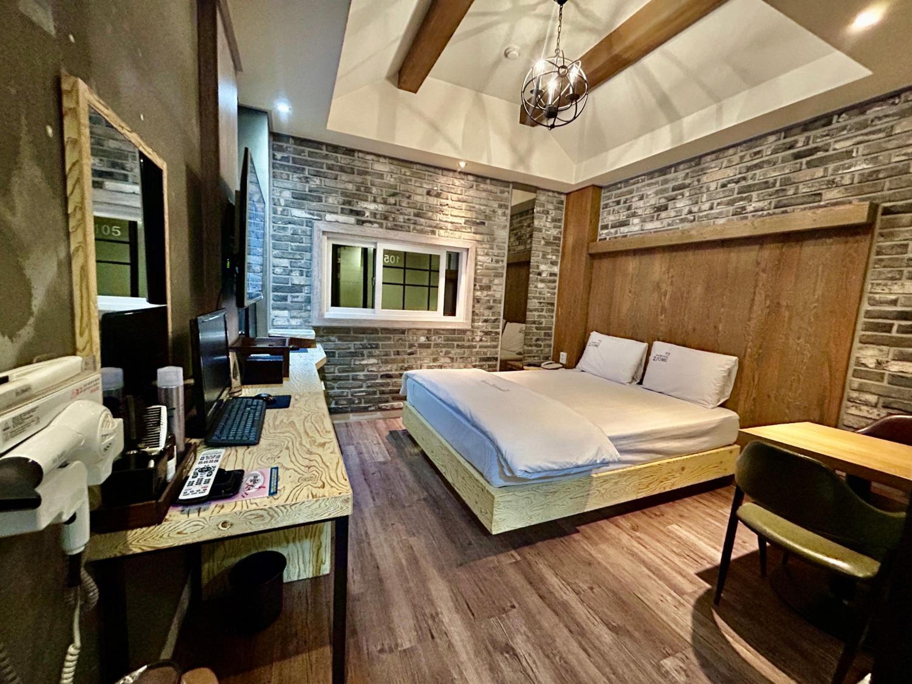 Deluxe Room - Photo 6