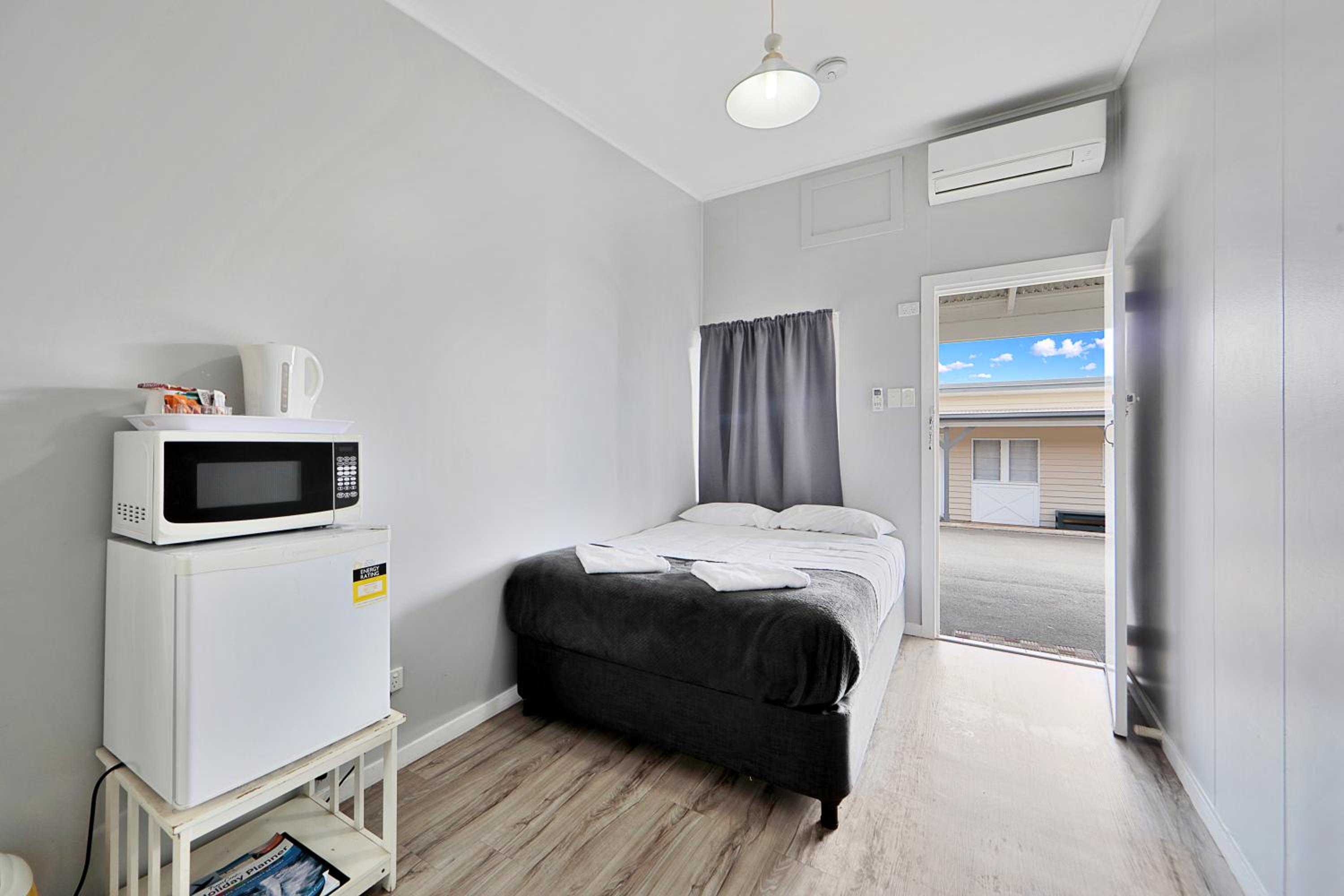 Budget Single Room photo 3