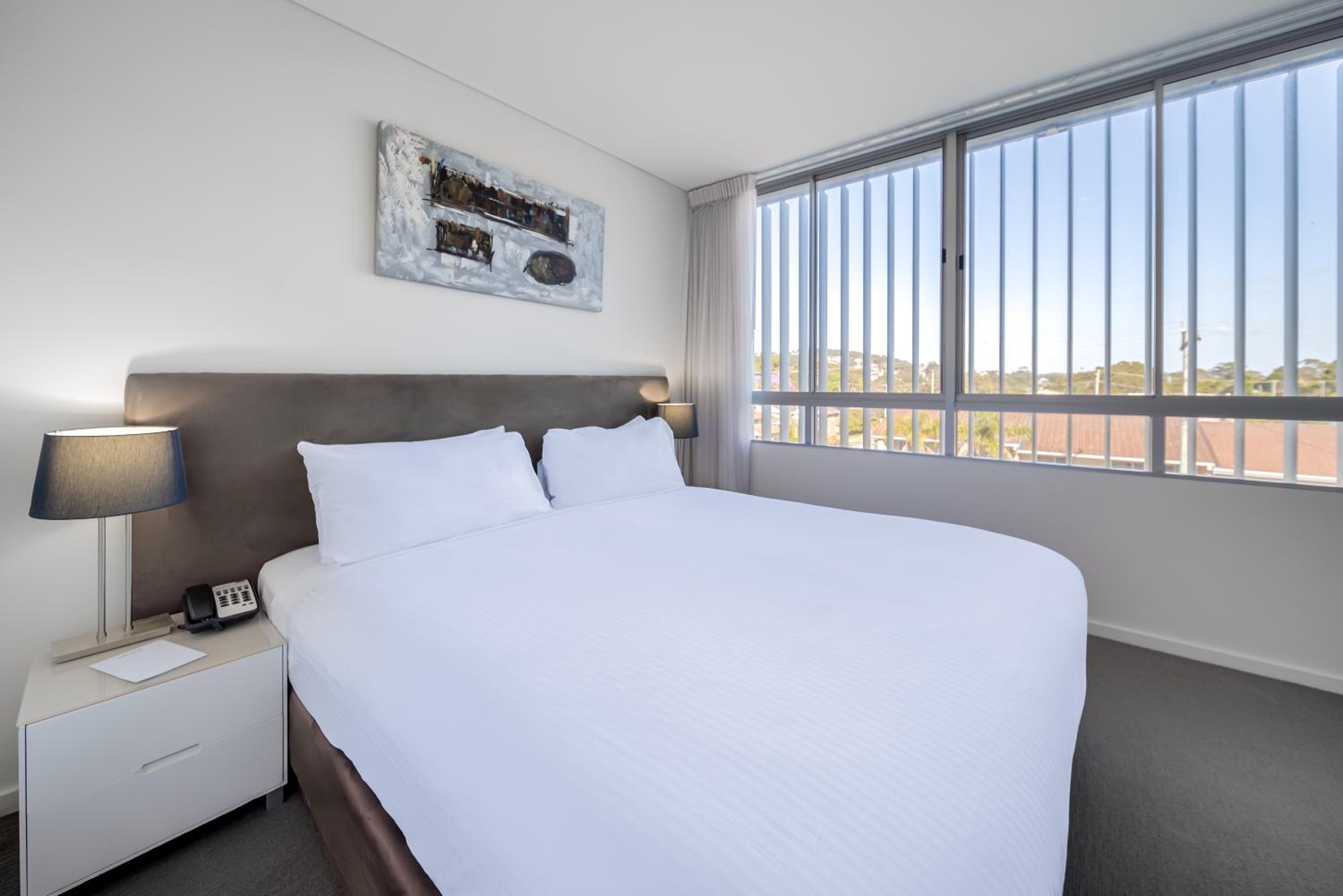 Hotel Room - Photo 1