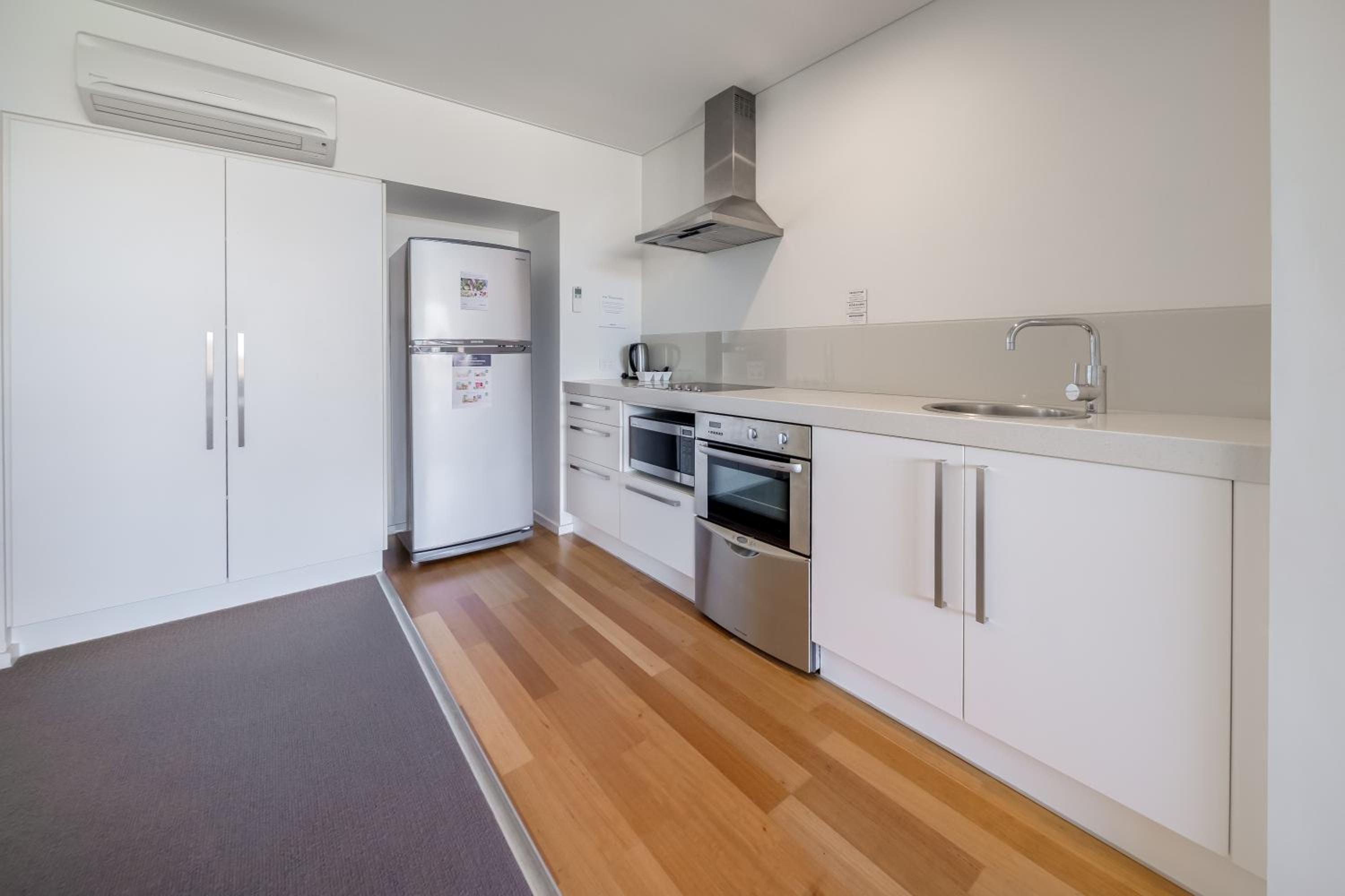 One-Bedroom Apartment - Photo 7