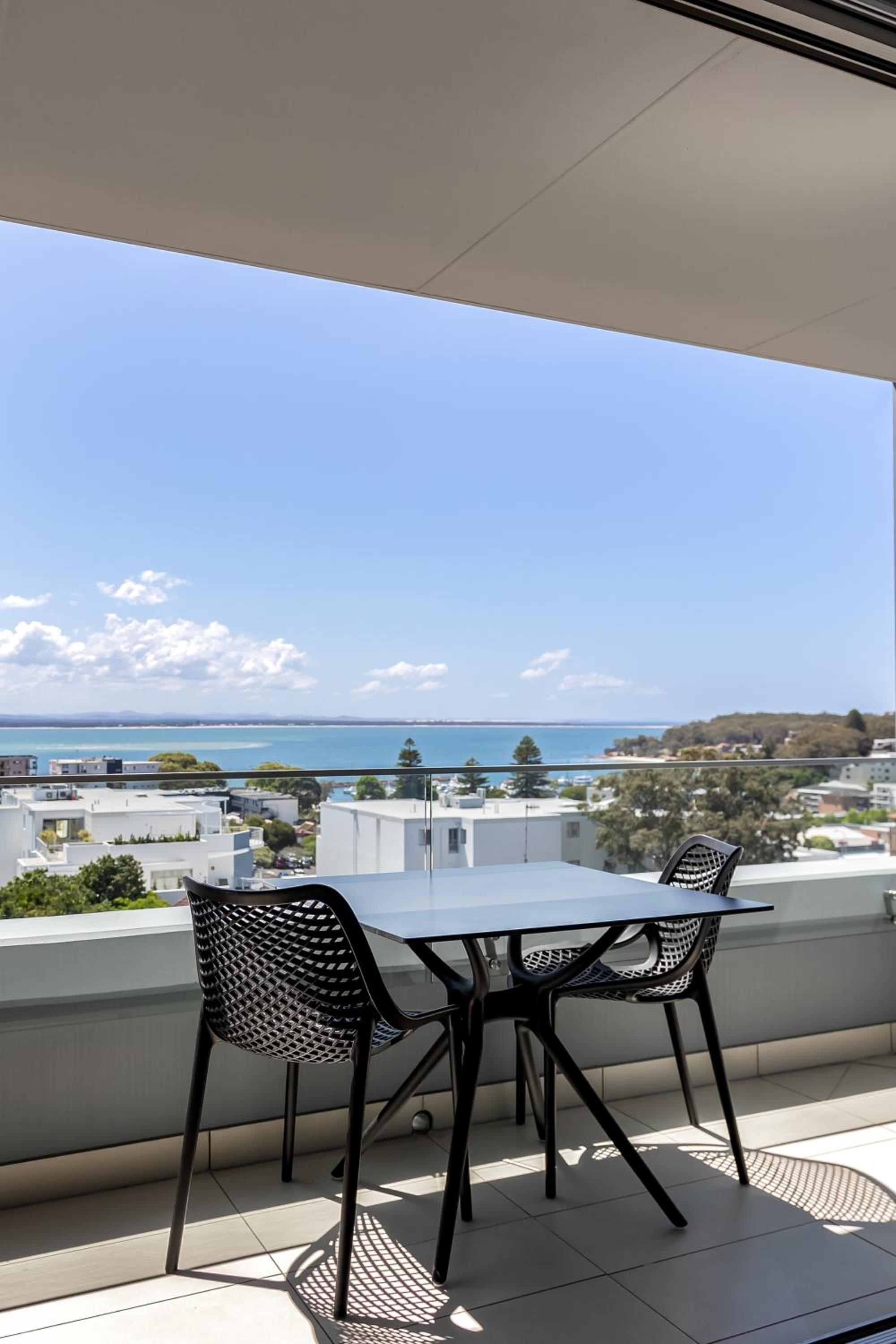 One-Bedroom Apartment with Sea View photo 3