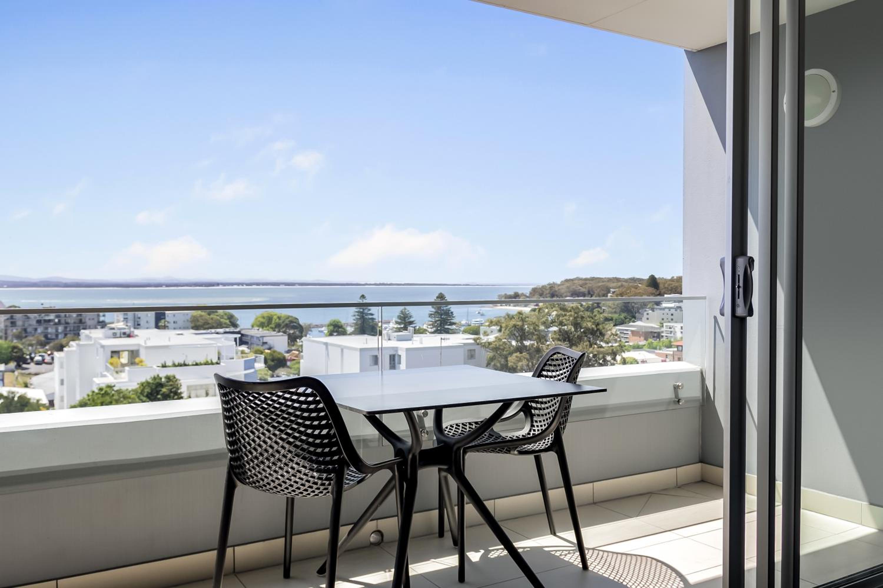 Two-Bedroom Apartment with Sea View photo 3