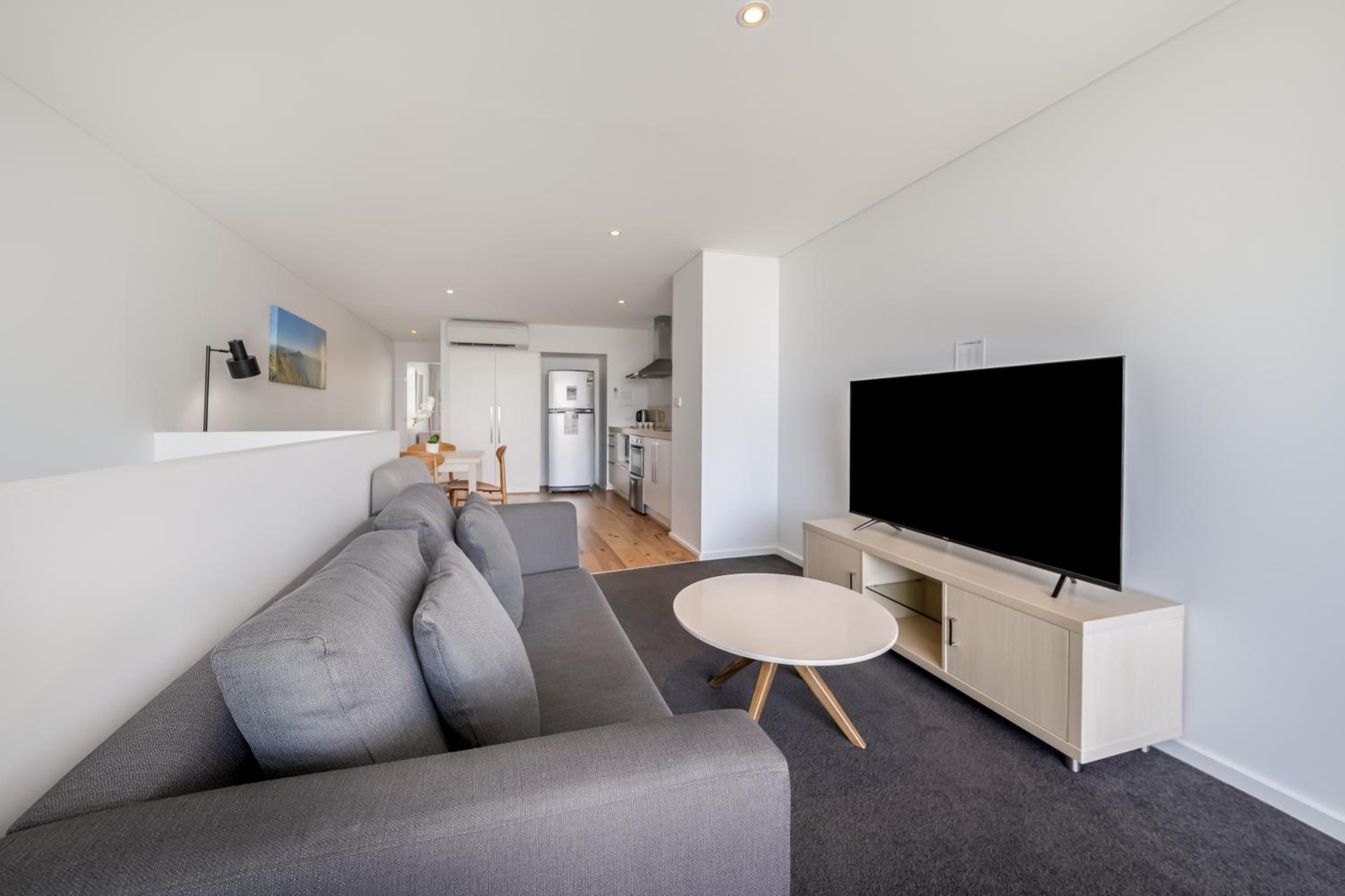 One-Bedroom Apartment with Sea View photo 2