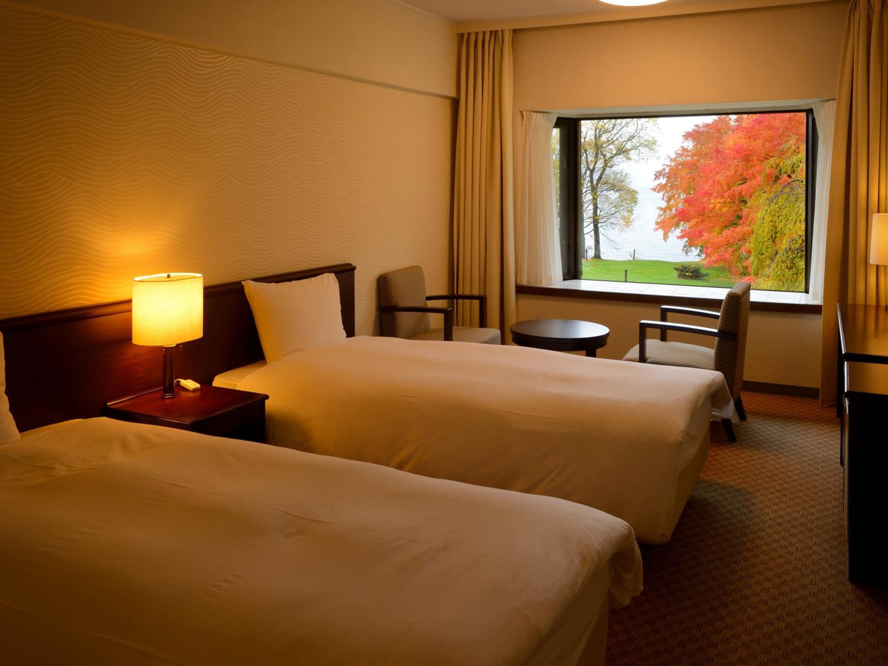 Twin Room with Lake View - Photo 2