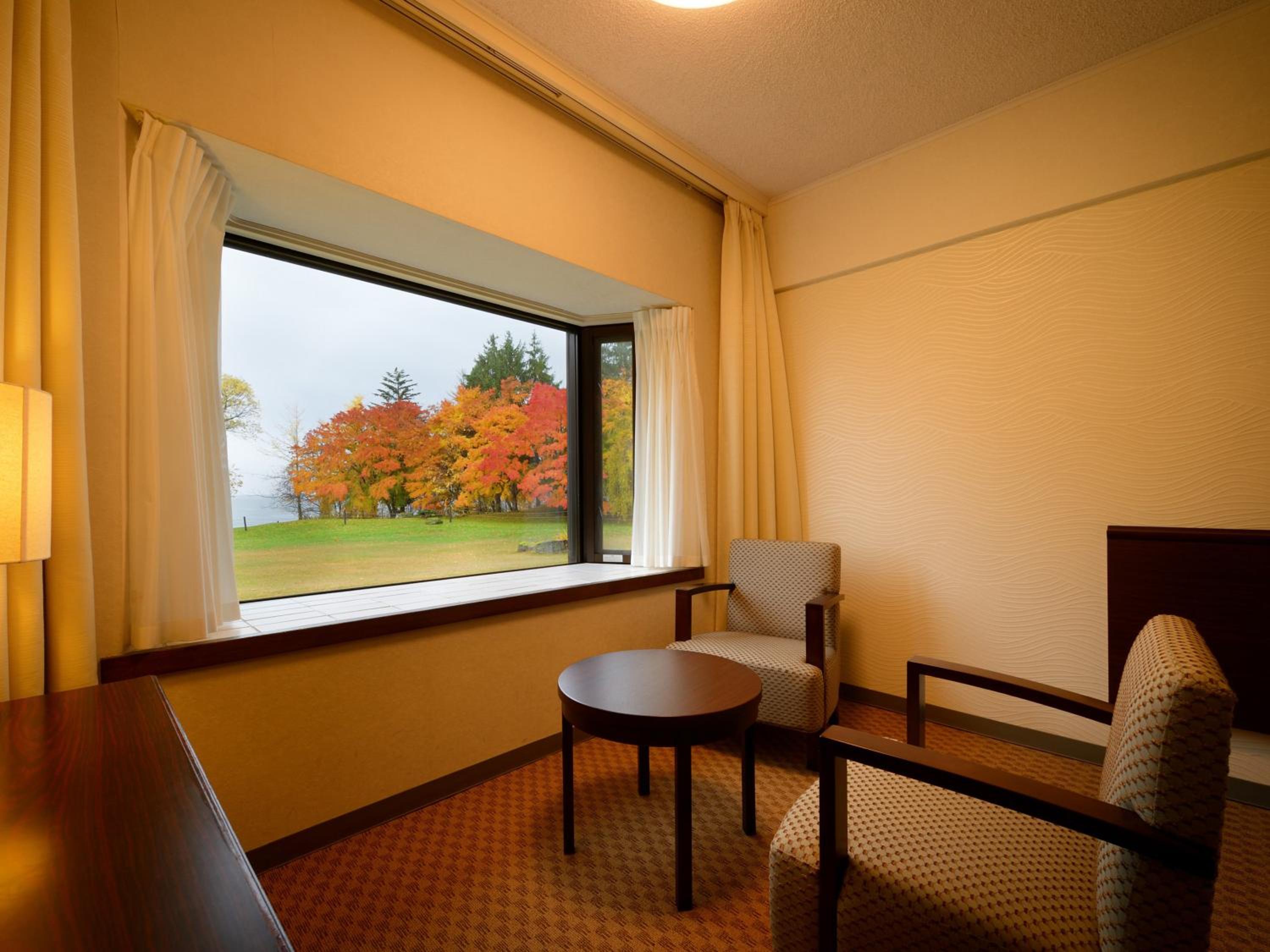 Twin Room with Lake View - Photo 5