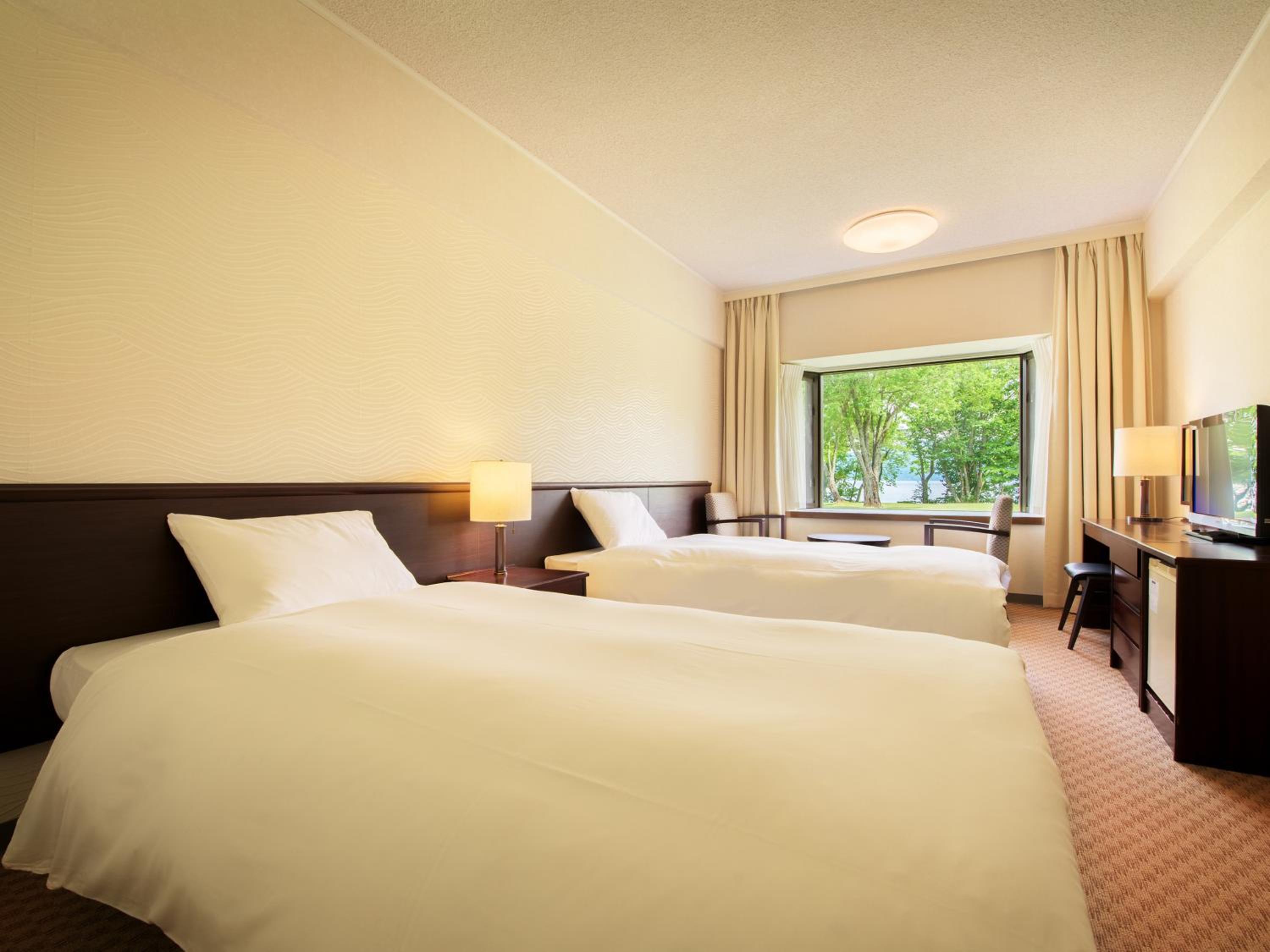 Twin Room with Lake View - Photo 4
