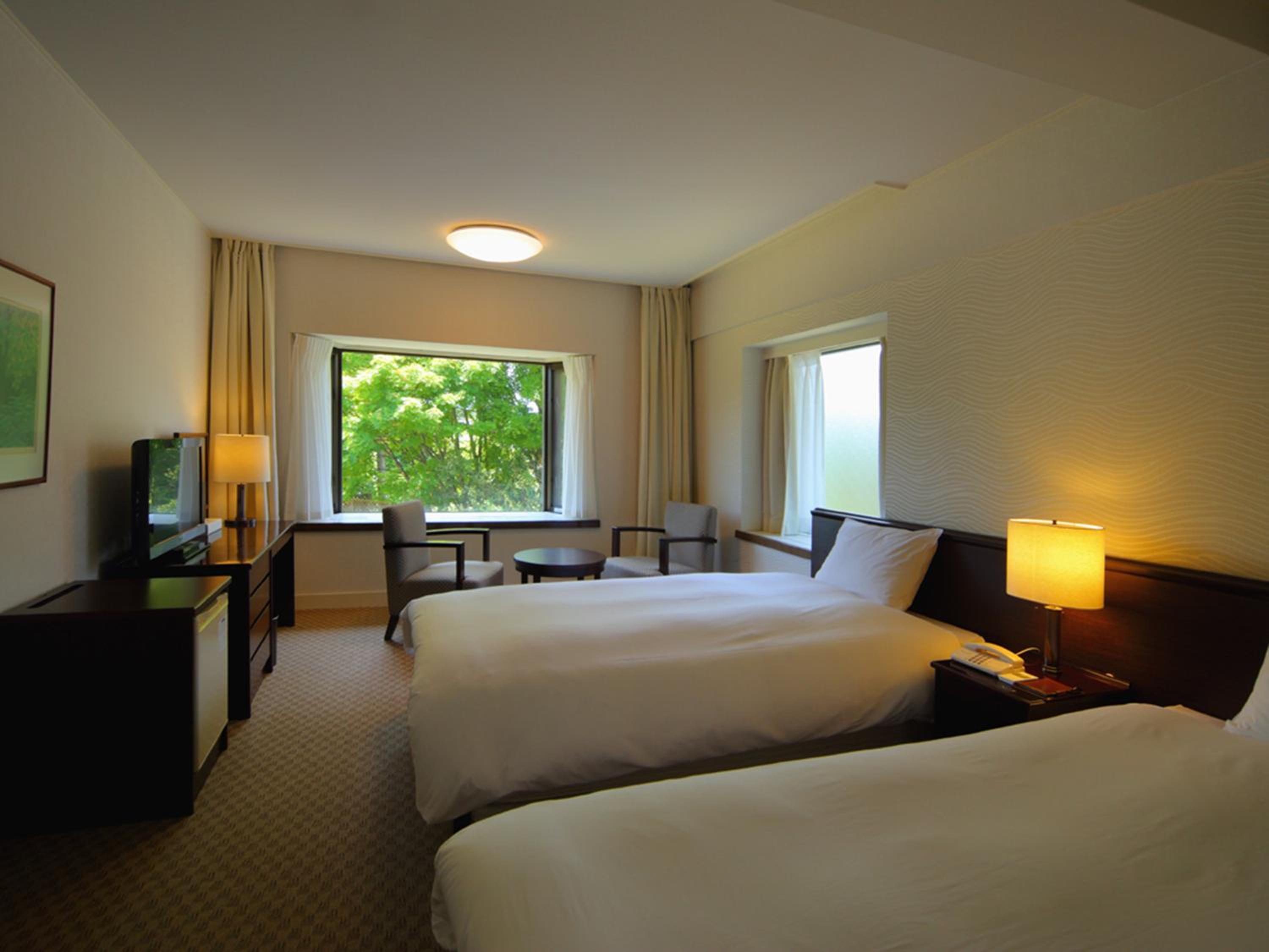 Twin Room with Lake View - Photo 3