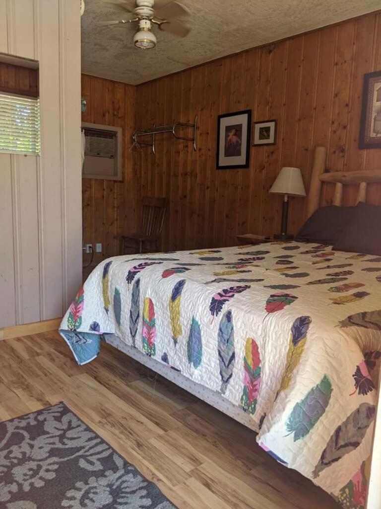 Queen Room photo 1