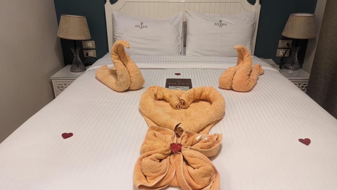 Standard Double Room thumbnail 5