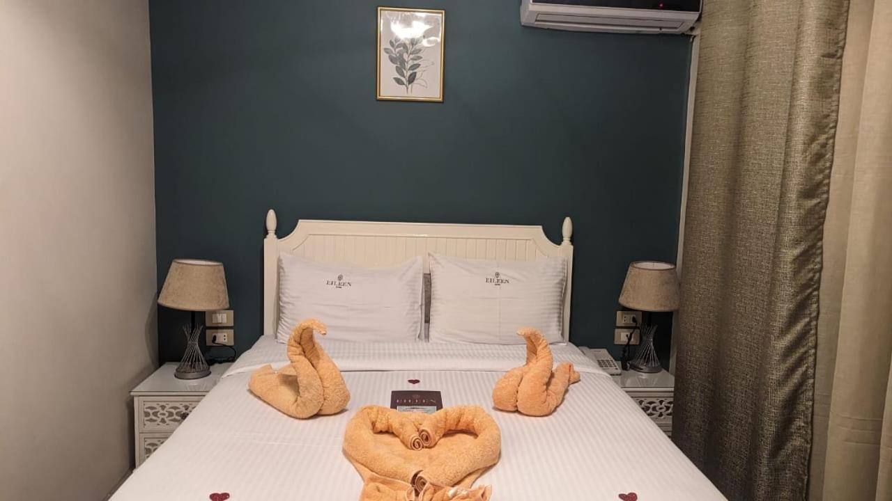 Standard Double Room thumbnail 6