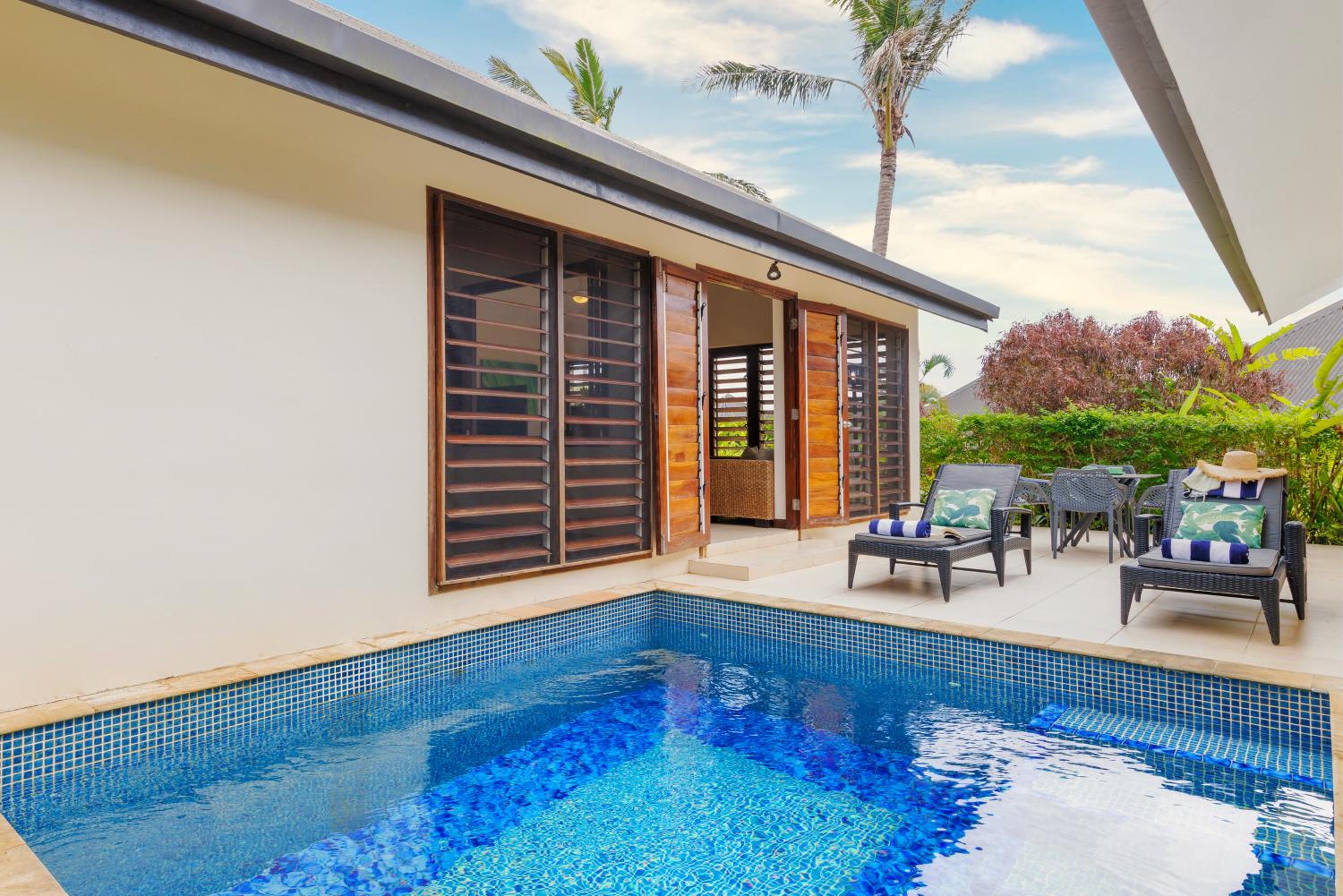 Garden View Pool Apartment - Photo 3