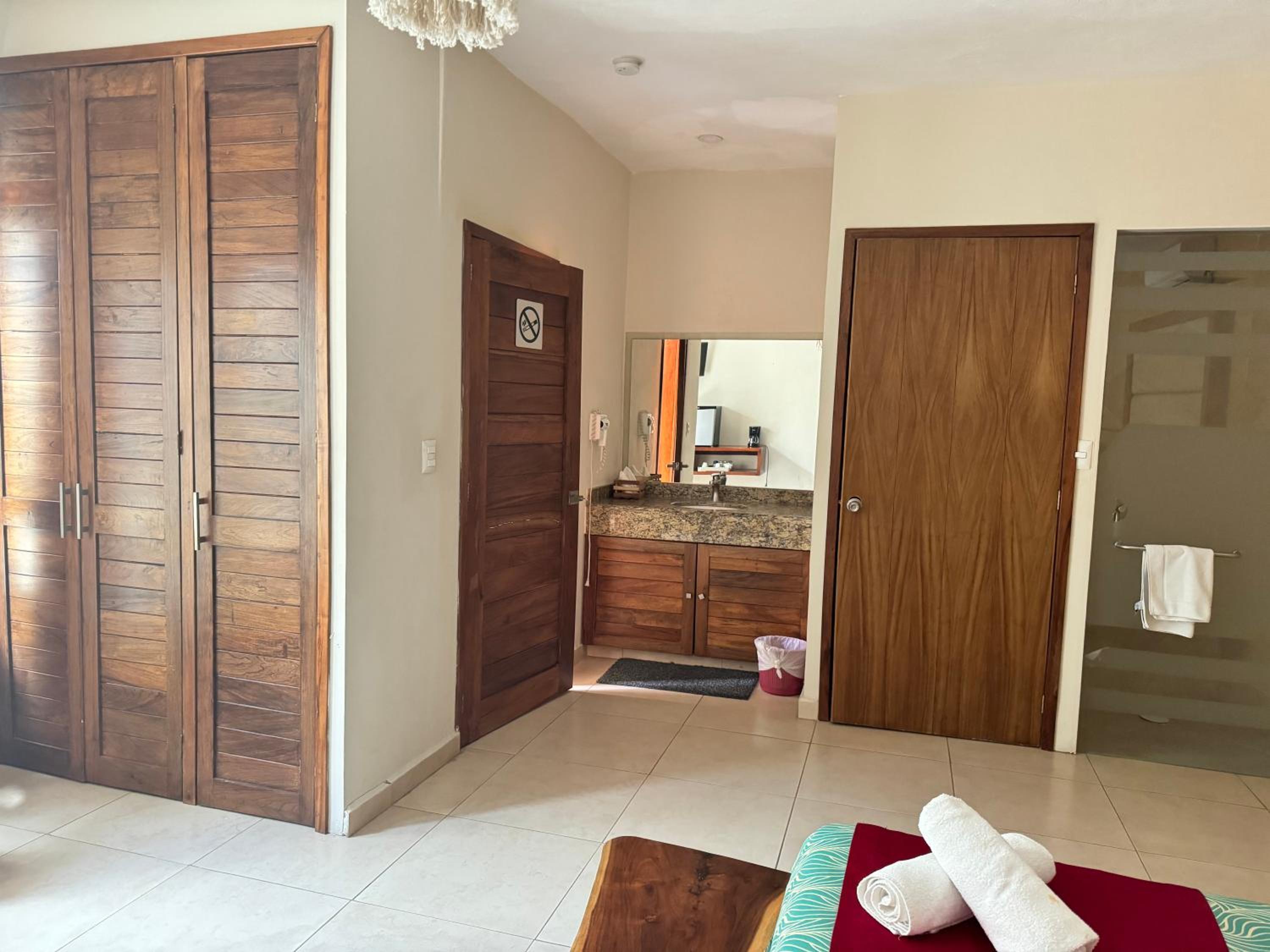 Deluxe King Room photo 3