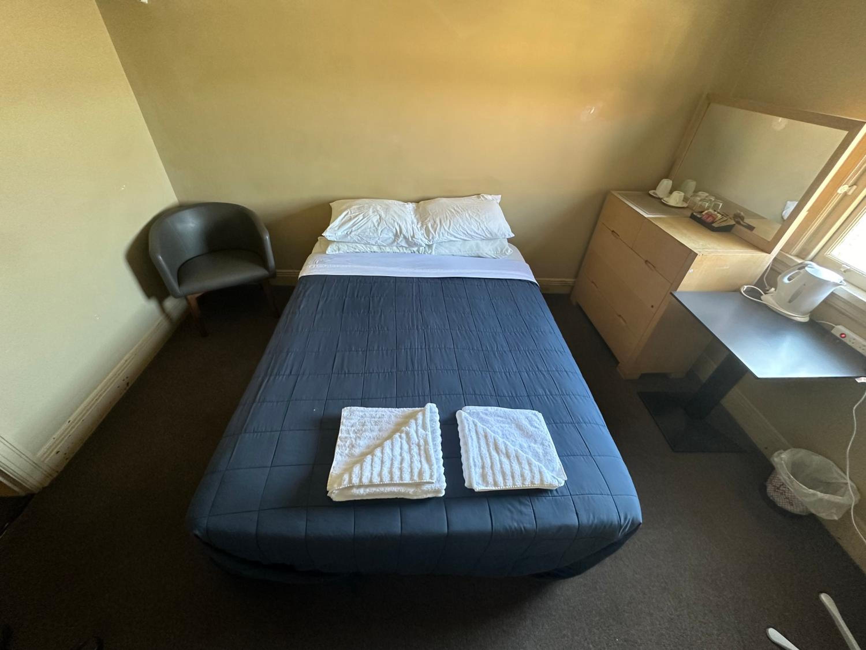Queen Room photo 1