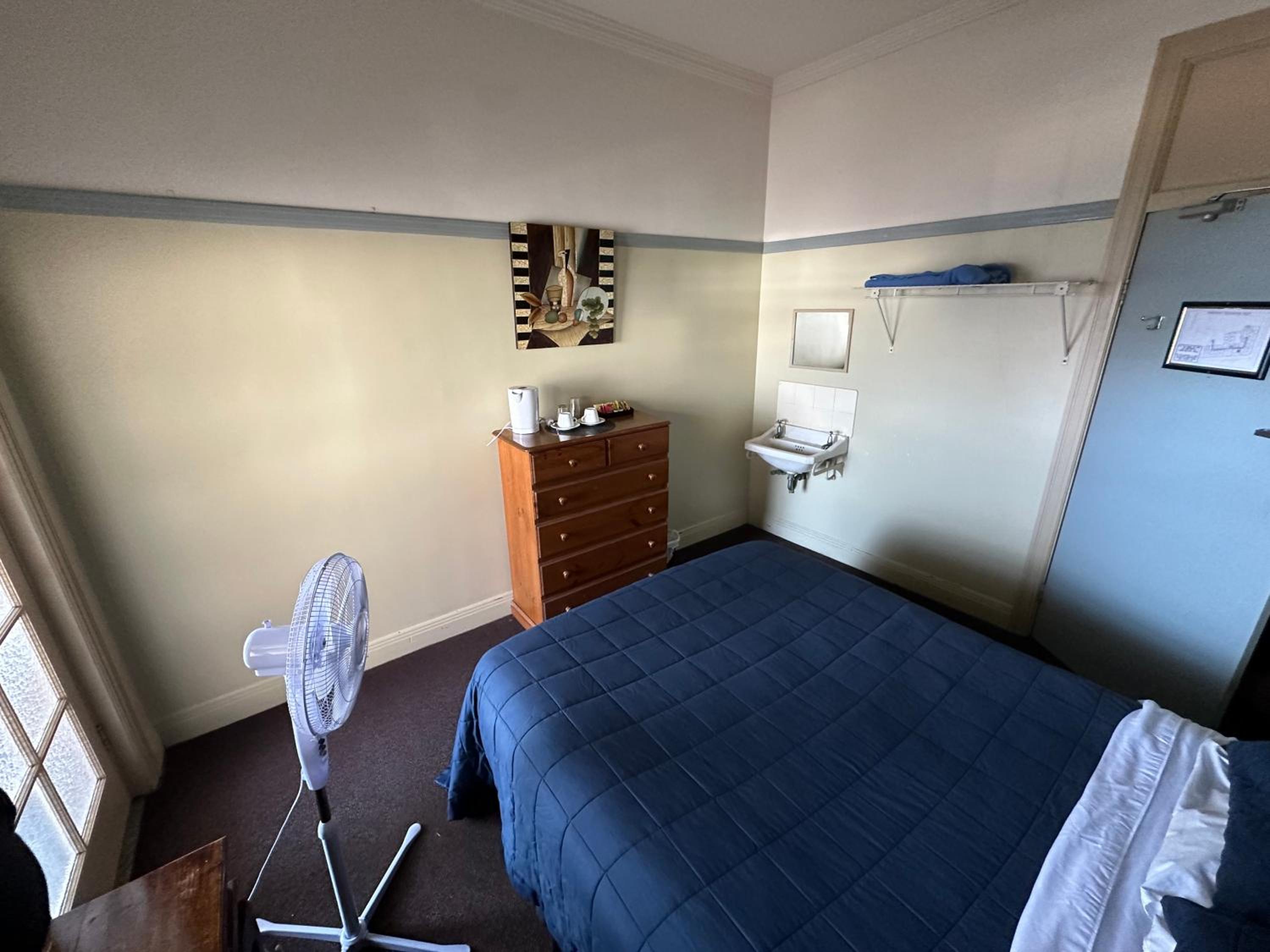 Queen Room with Balcony photo 3