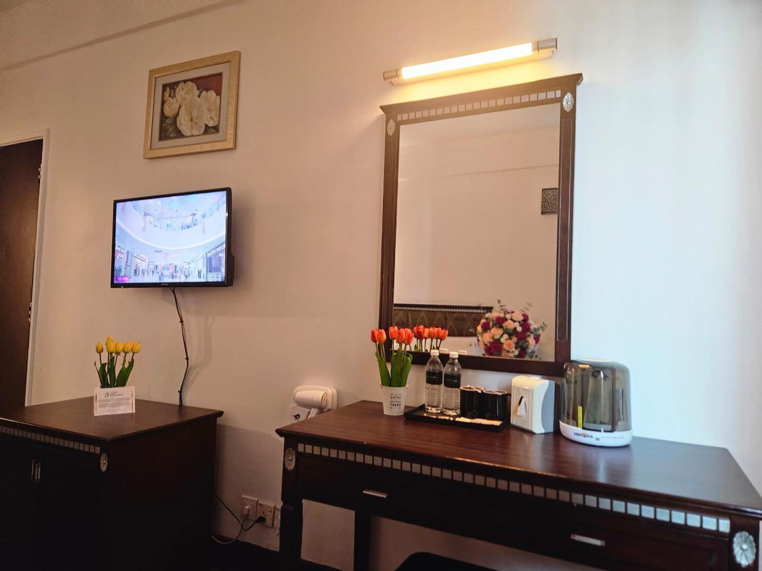 Deluxe Queen Room - Photo 4