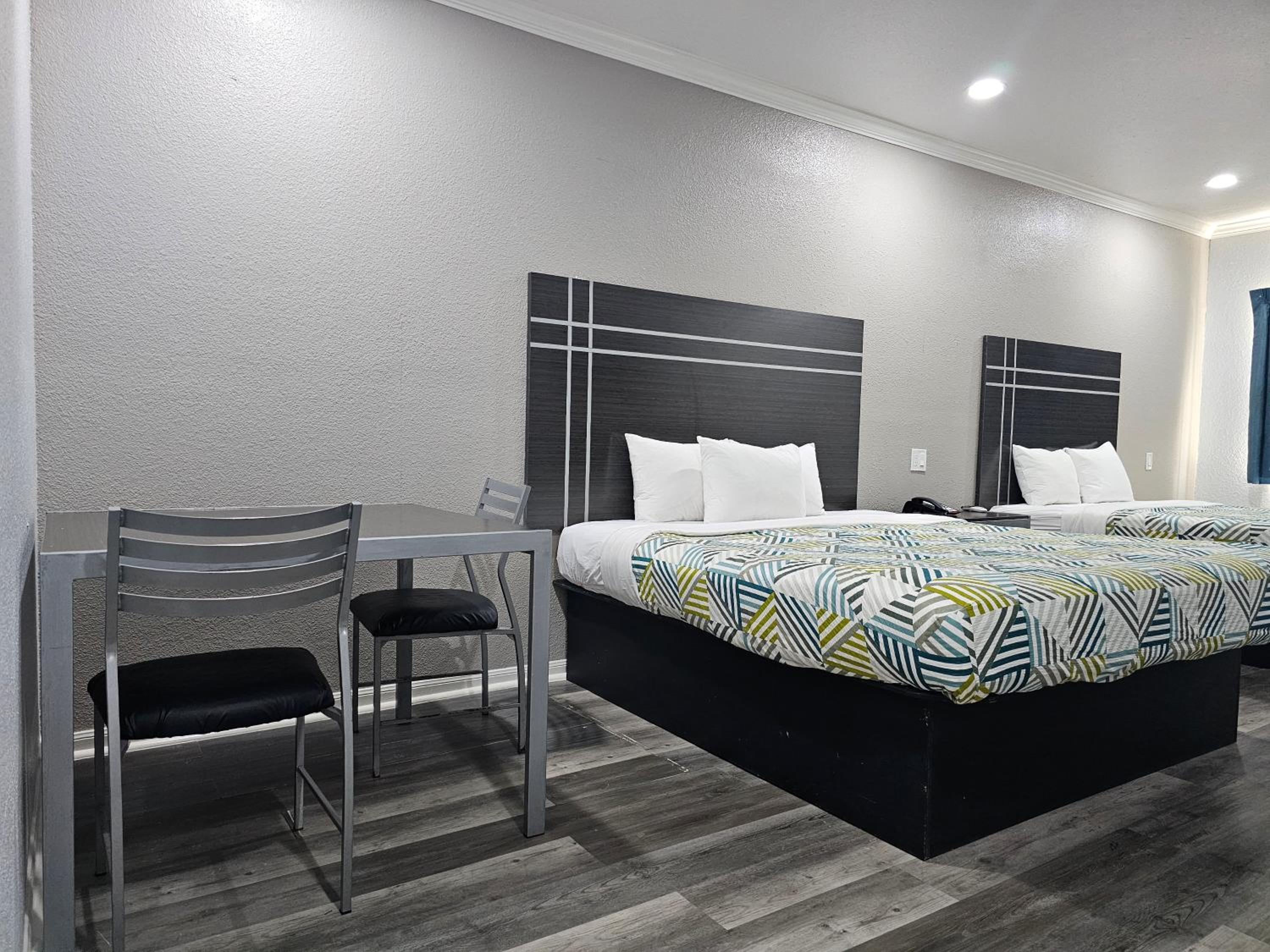 Queen Room with Two Queen Beds - Disability Access - Non-Smoking