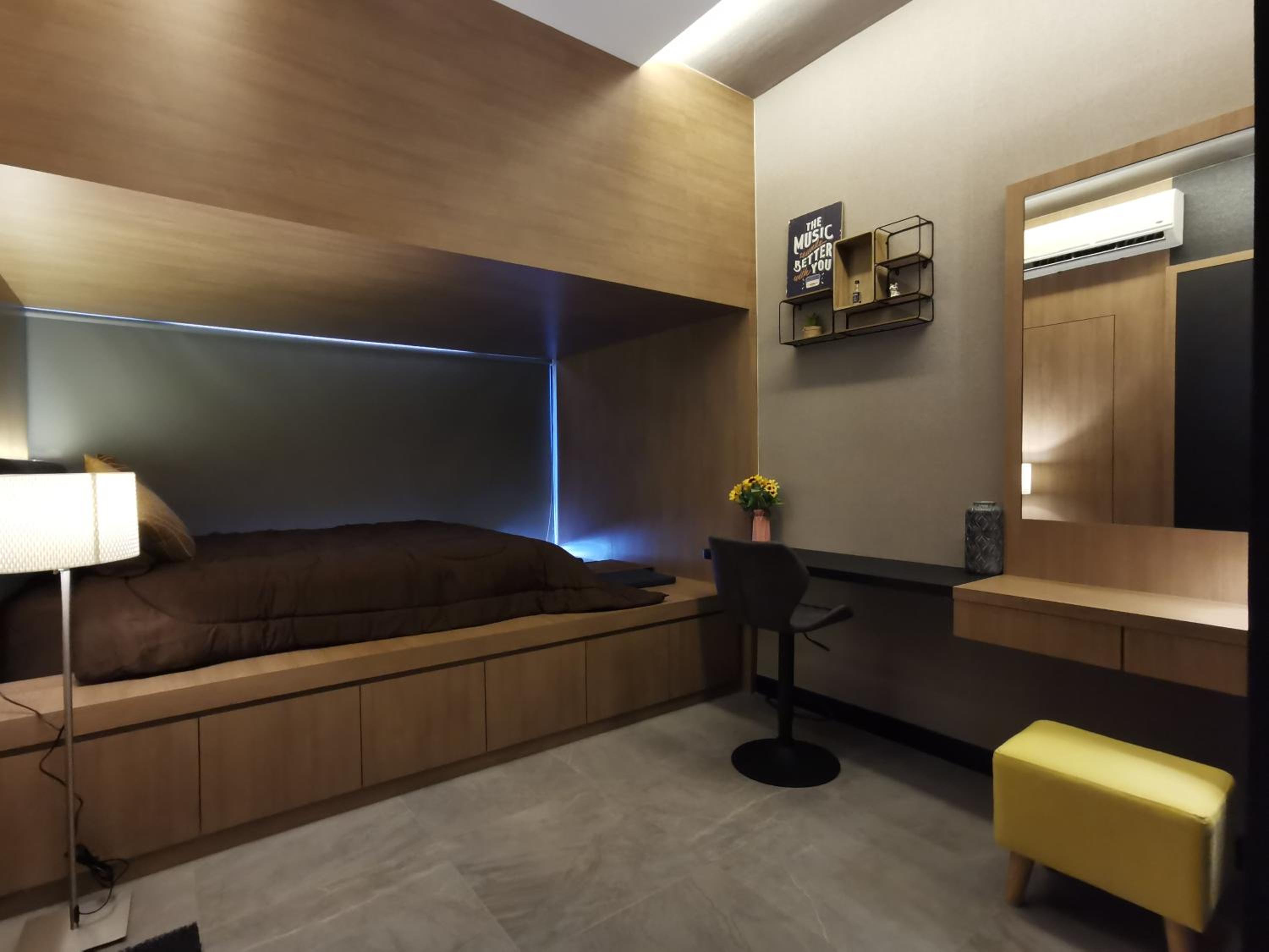 Deluxe Queen Studio (Private Bathtub & Sea View)