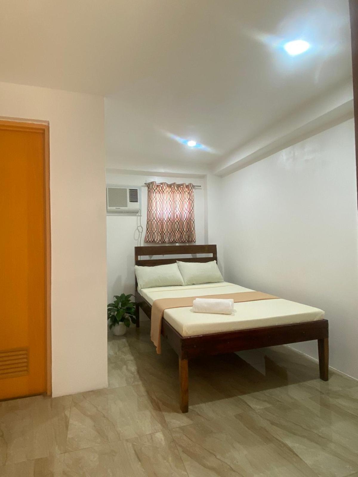 Deluxe Double Room - Photo 13