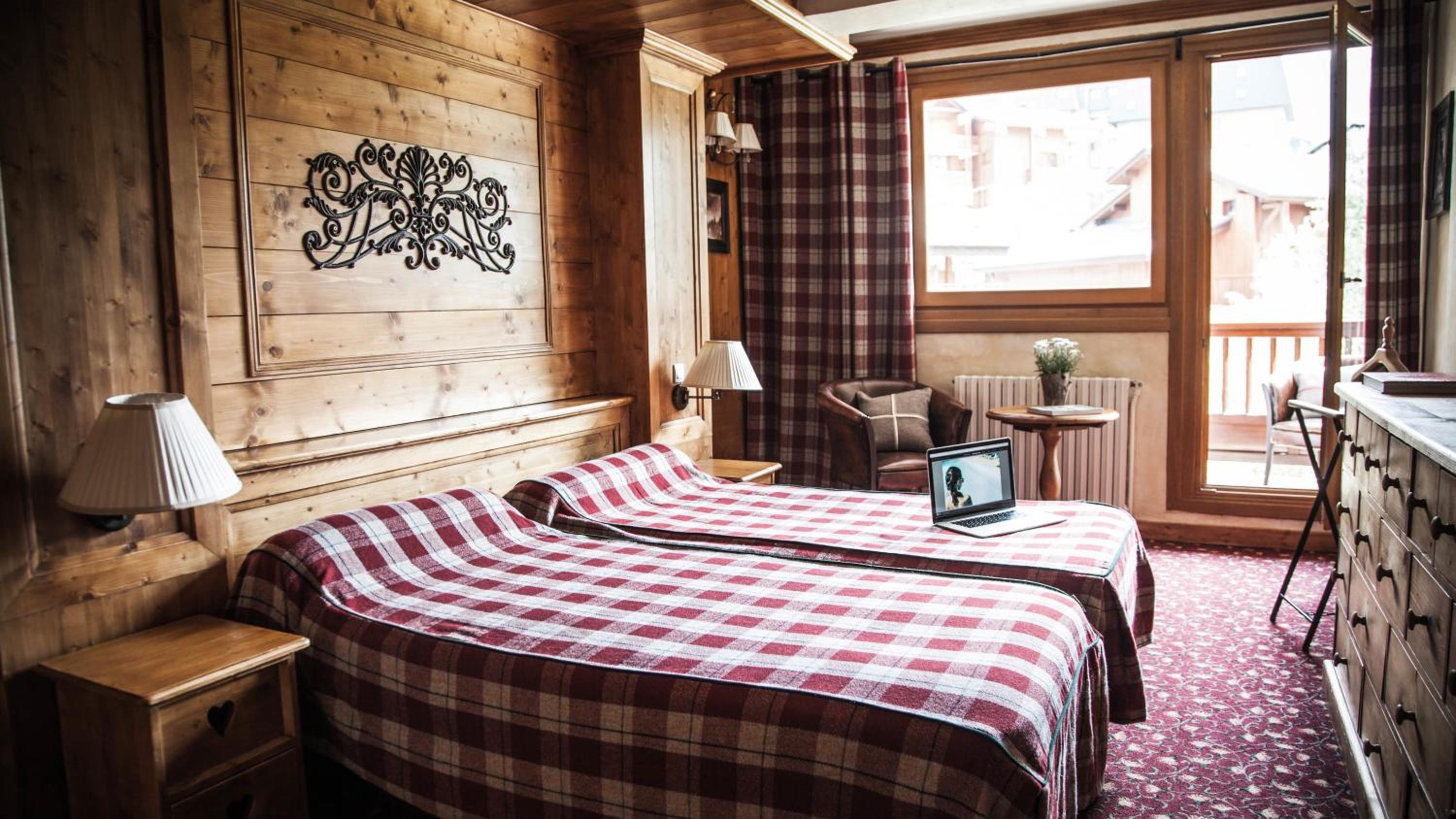 Double Room with Balcony - South photo 1