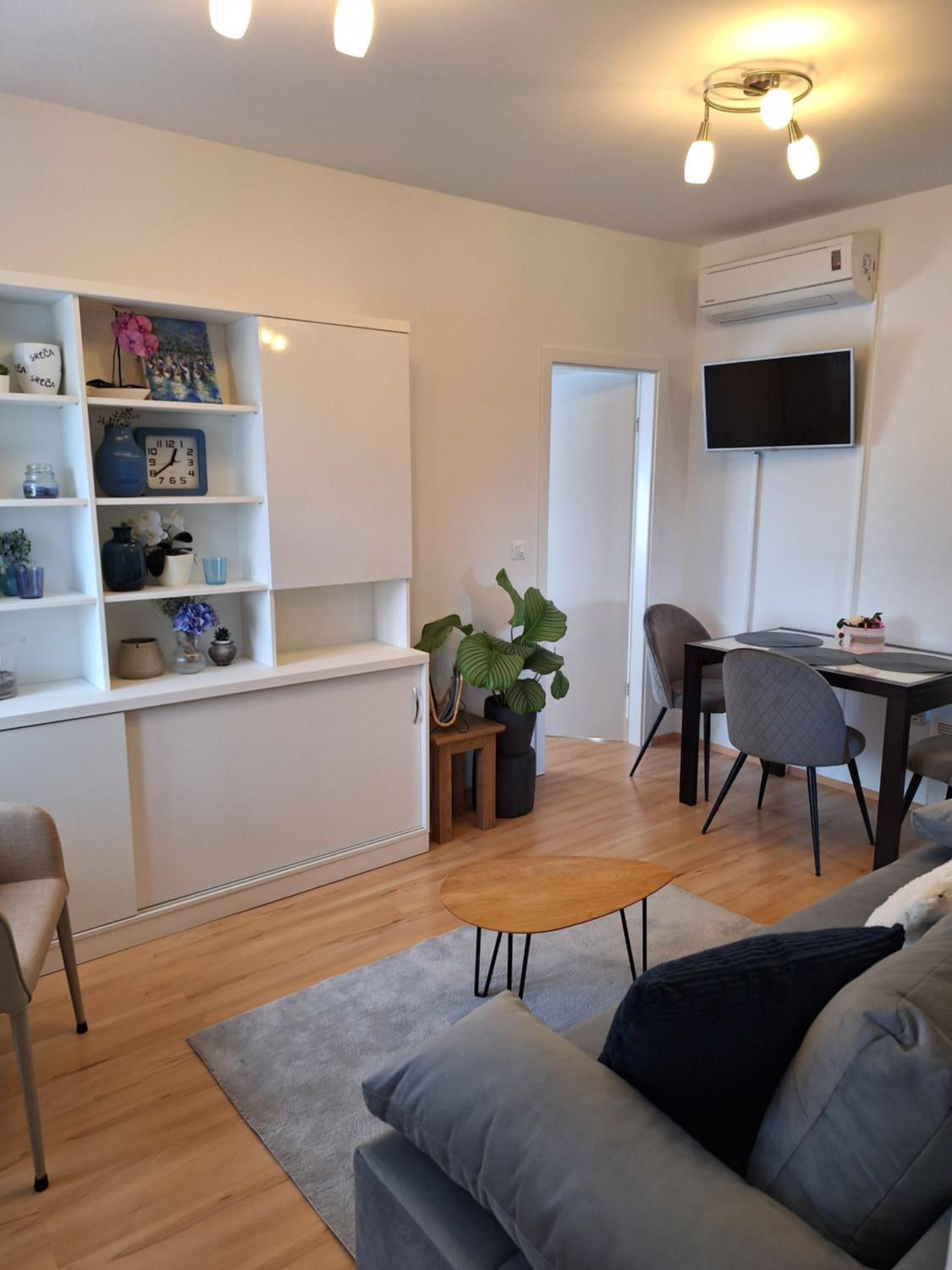 Studio Apartment - Photo 30