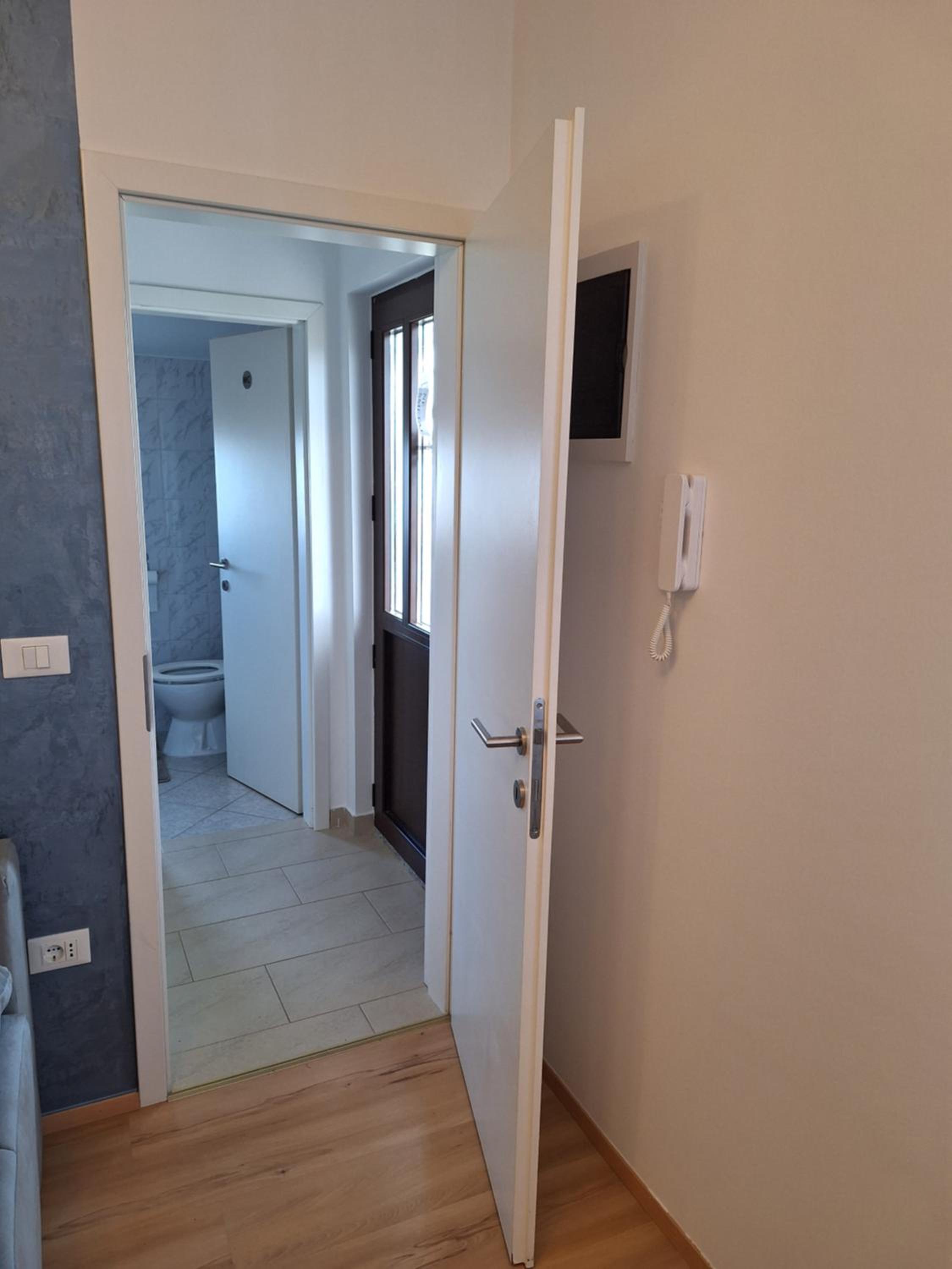 Studio Apartment - Photo 27